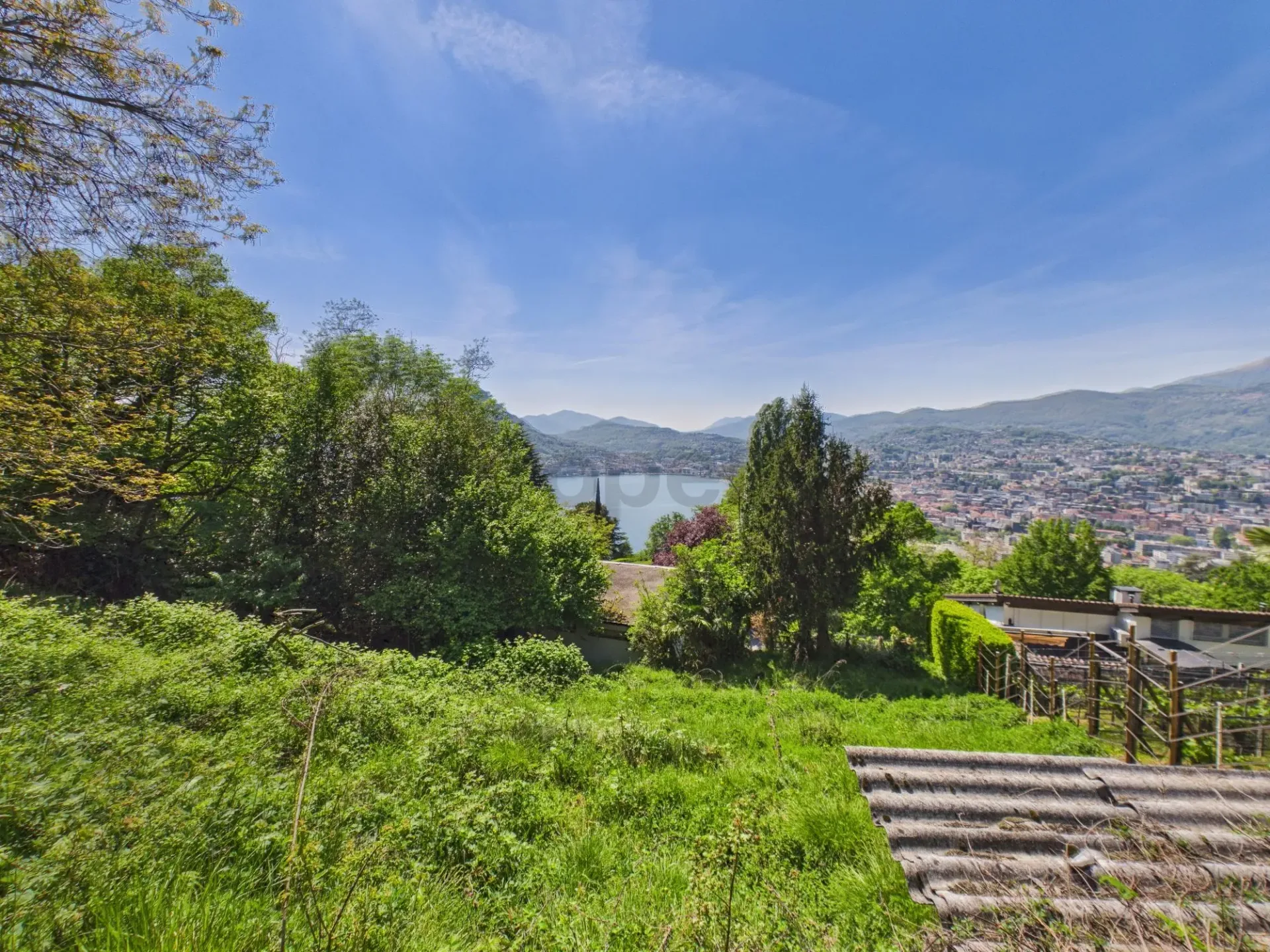 Umfangreiches Bauland mit Seeblick in ruhiger Lage, Viganello