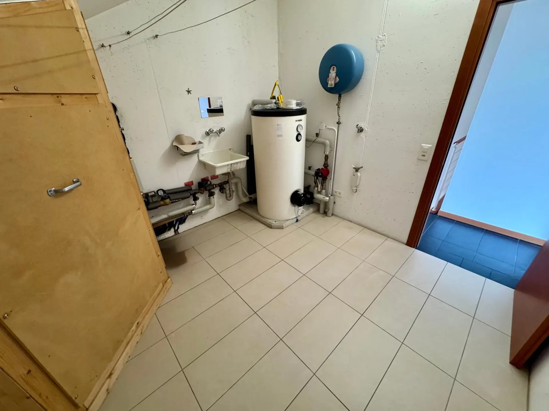 CADRO – ELEGANTES WOHNHAUS MIT PRIVATGARTEN, DOPPELGERAGE UND PANORAMABLICK