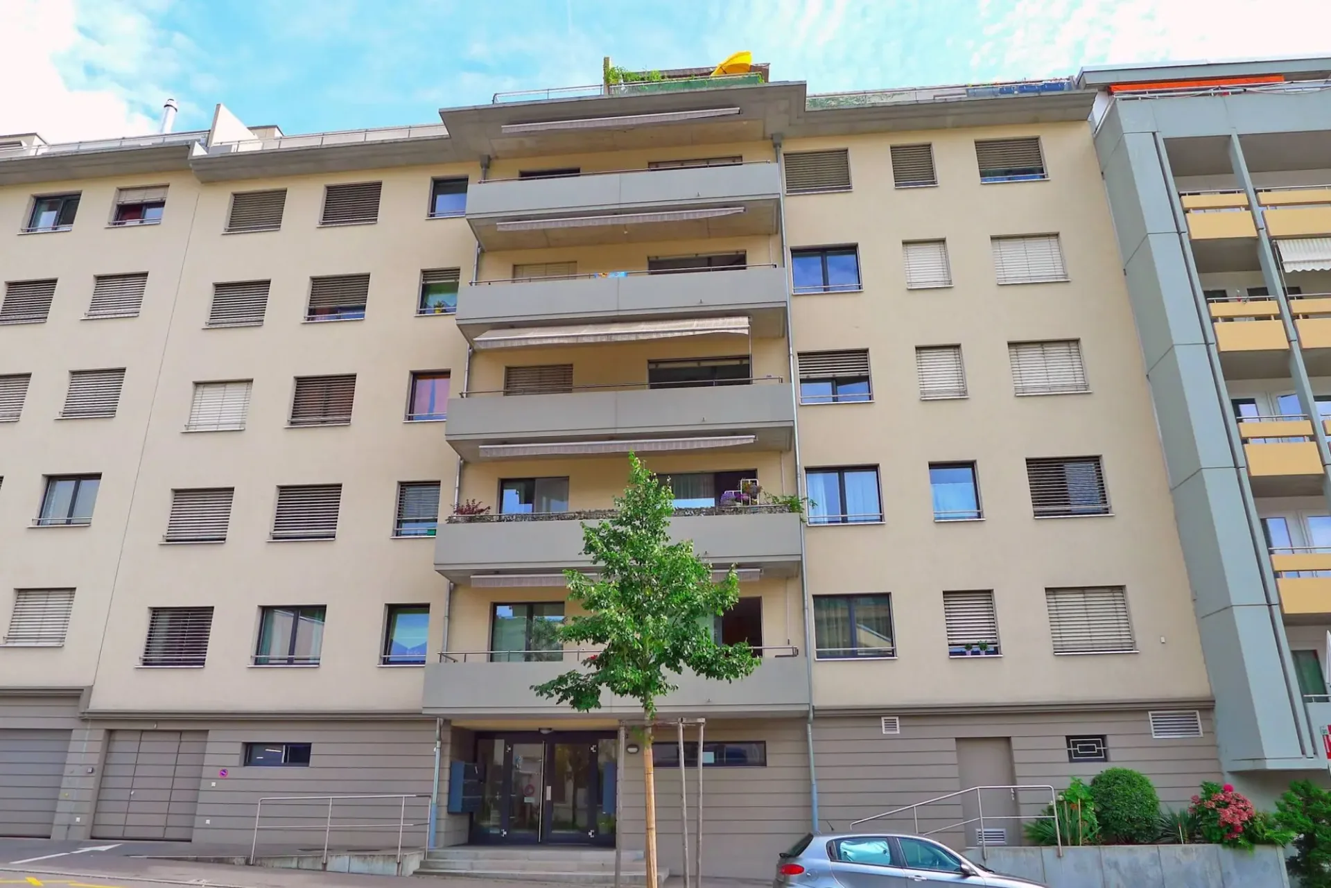 Joli appartement de 2,5 pièces situé proche du centre-ville et des commodités.