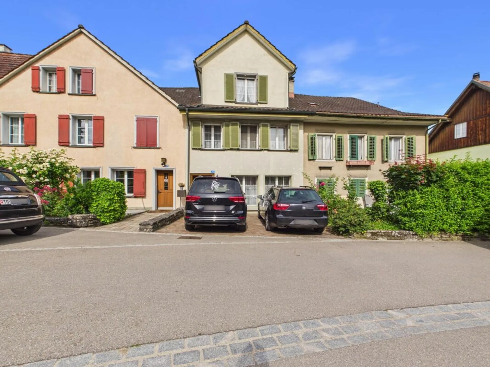 Familienfreundliches 5.5 Zimmer-Reihenhaus mit viel Platz und sonnigem Aussenbereich