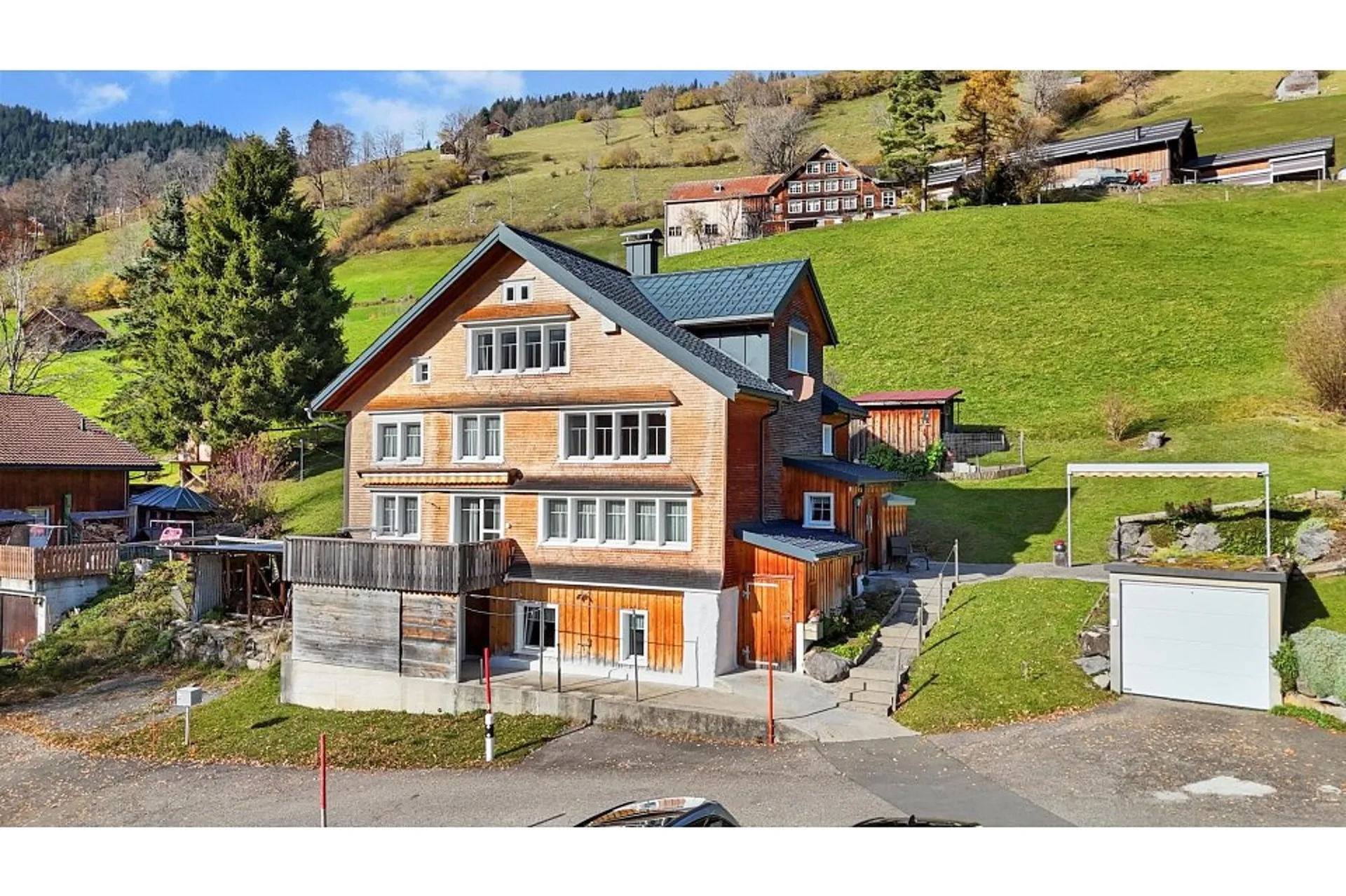 Maison individuelle détachée avec vue lointaine et offre d'espace généreuse