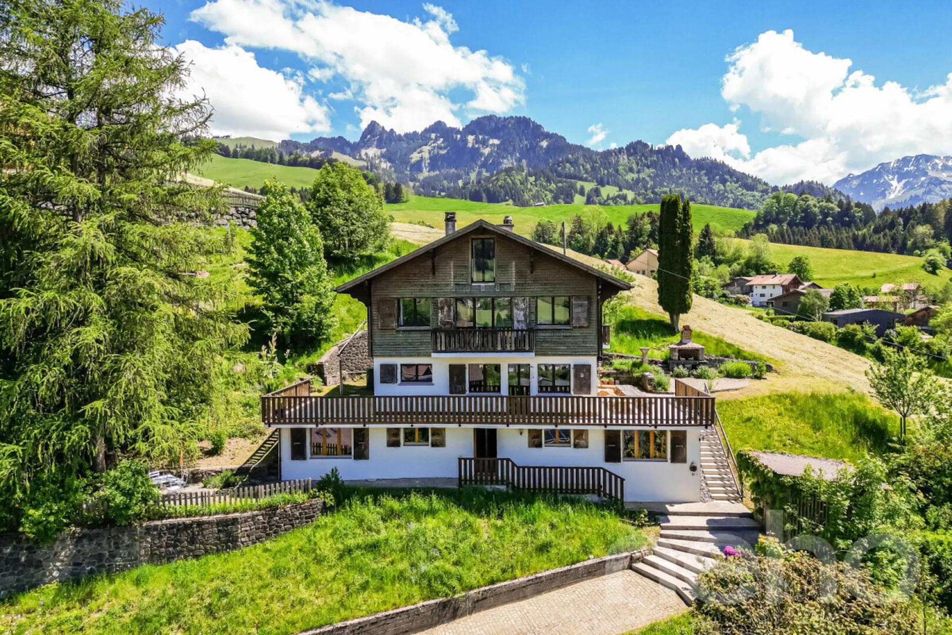 Haus mit unabhängiger Wohnung ? Bergblick in Charmey