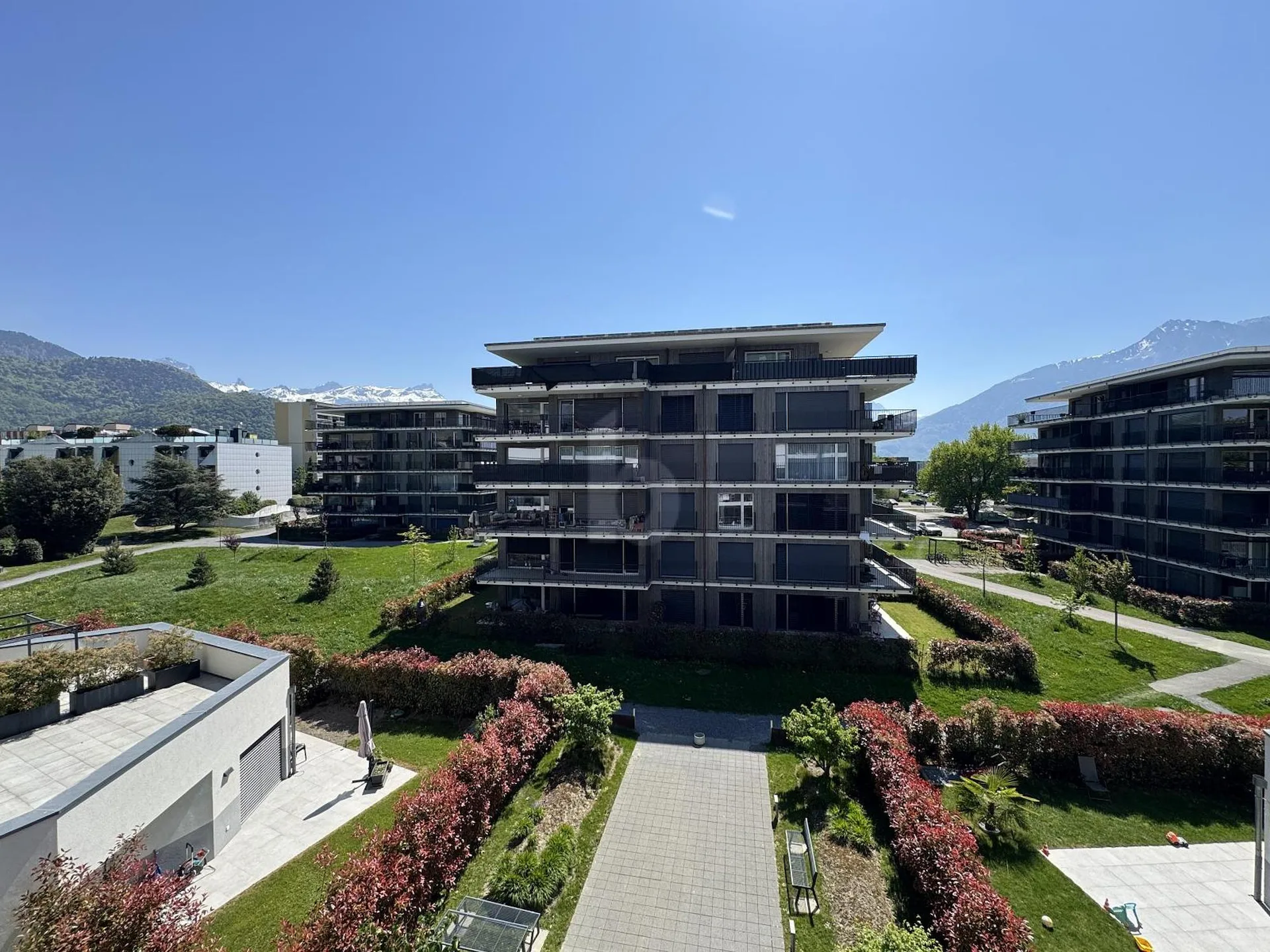 BRIGHT, IDEALLY LOCATED, SUPERB OPPORTUNITY