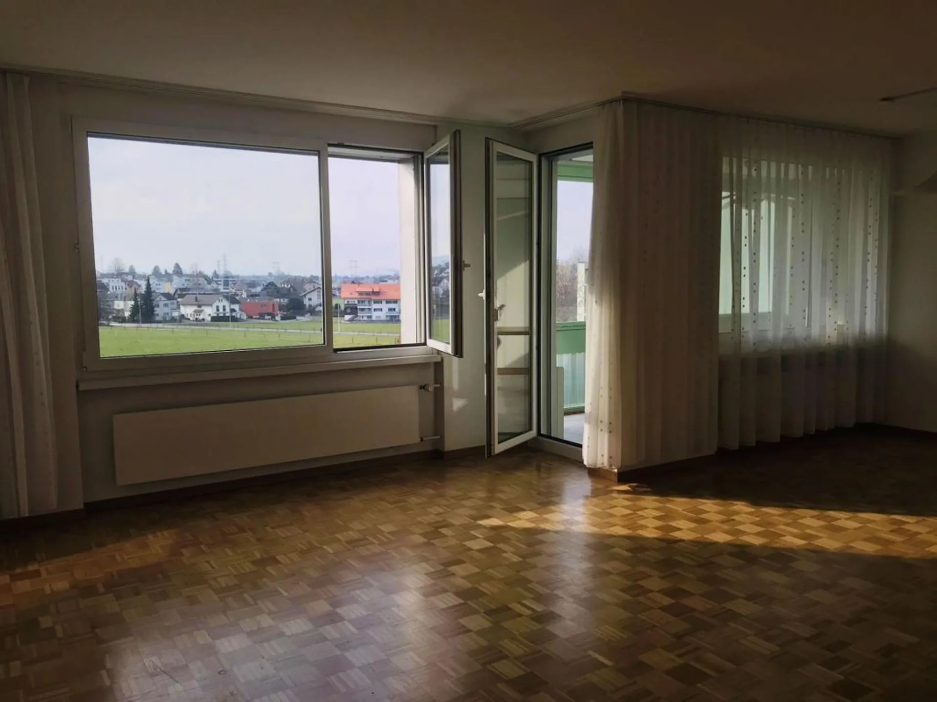 Feierabendsonne auf dem Balkon mit Weitsicht und Steuervorteile