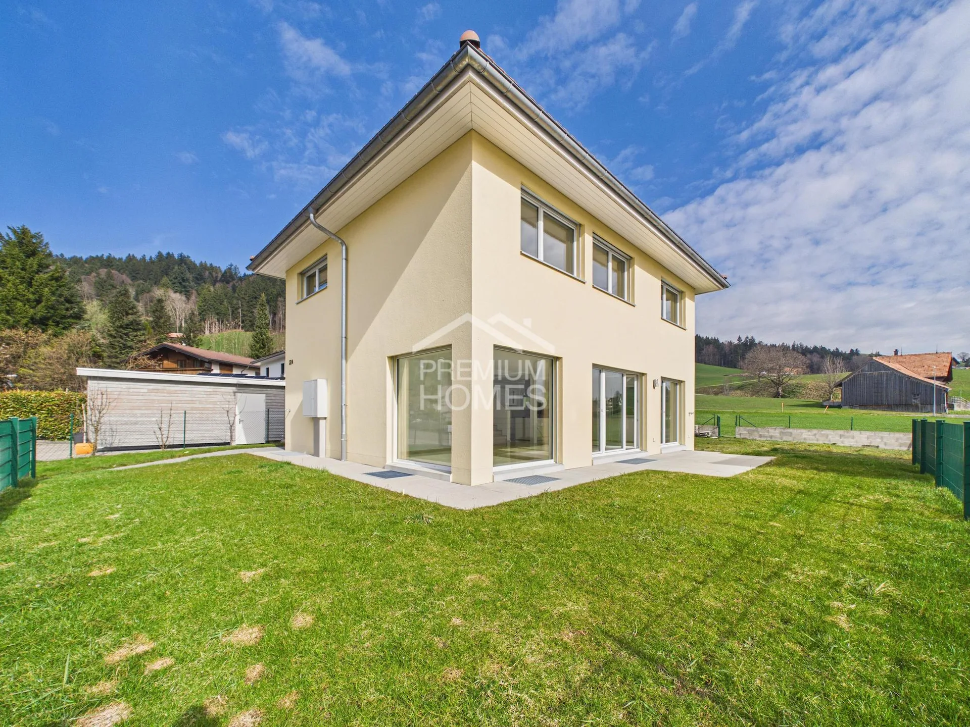 FAMILIENTRAUM IM GRÜNEN
