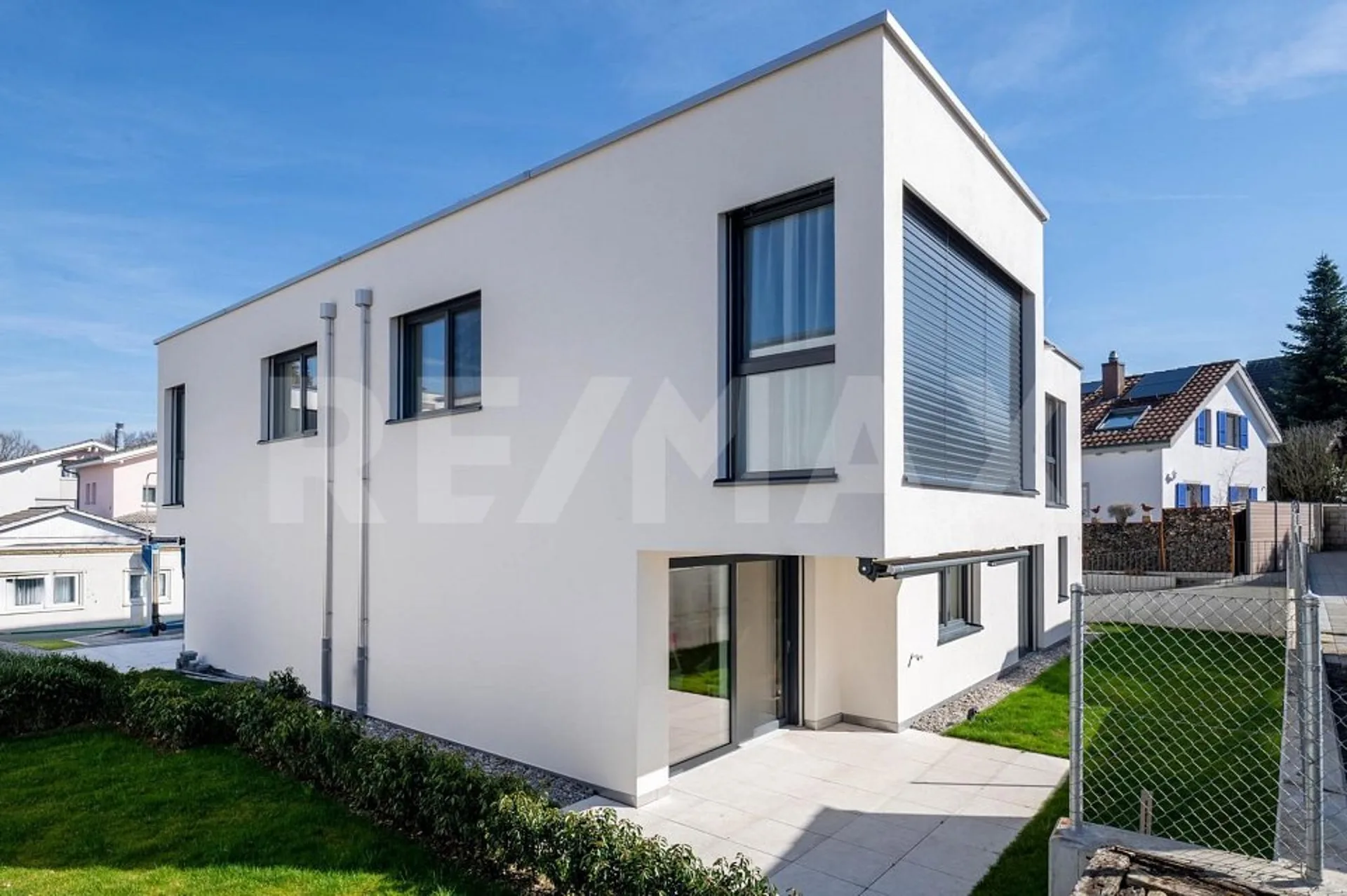 Moderne 5.5 Zimmer Doppelhaushälfte mit Wintergarten
