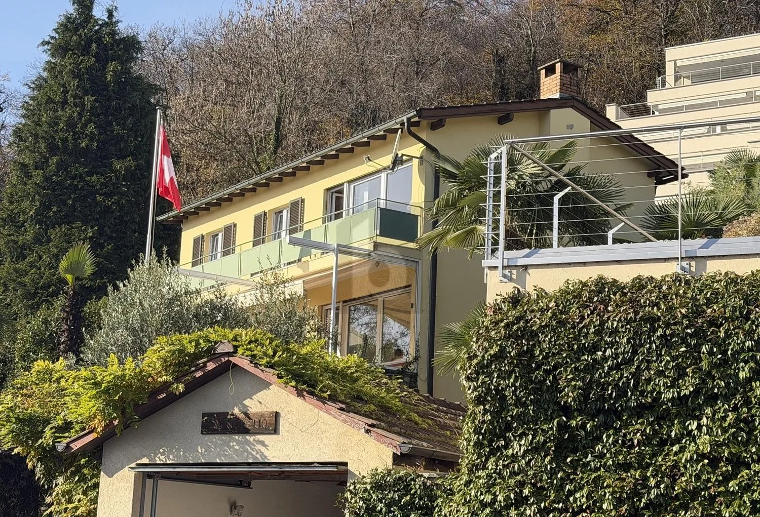 CON GIARDINO E PISCINA