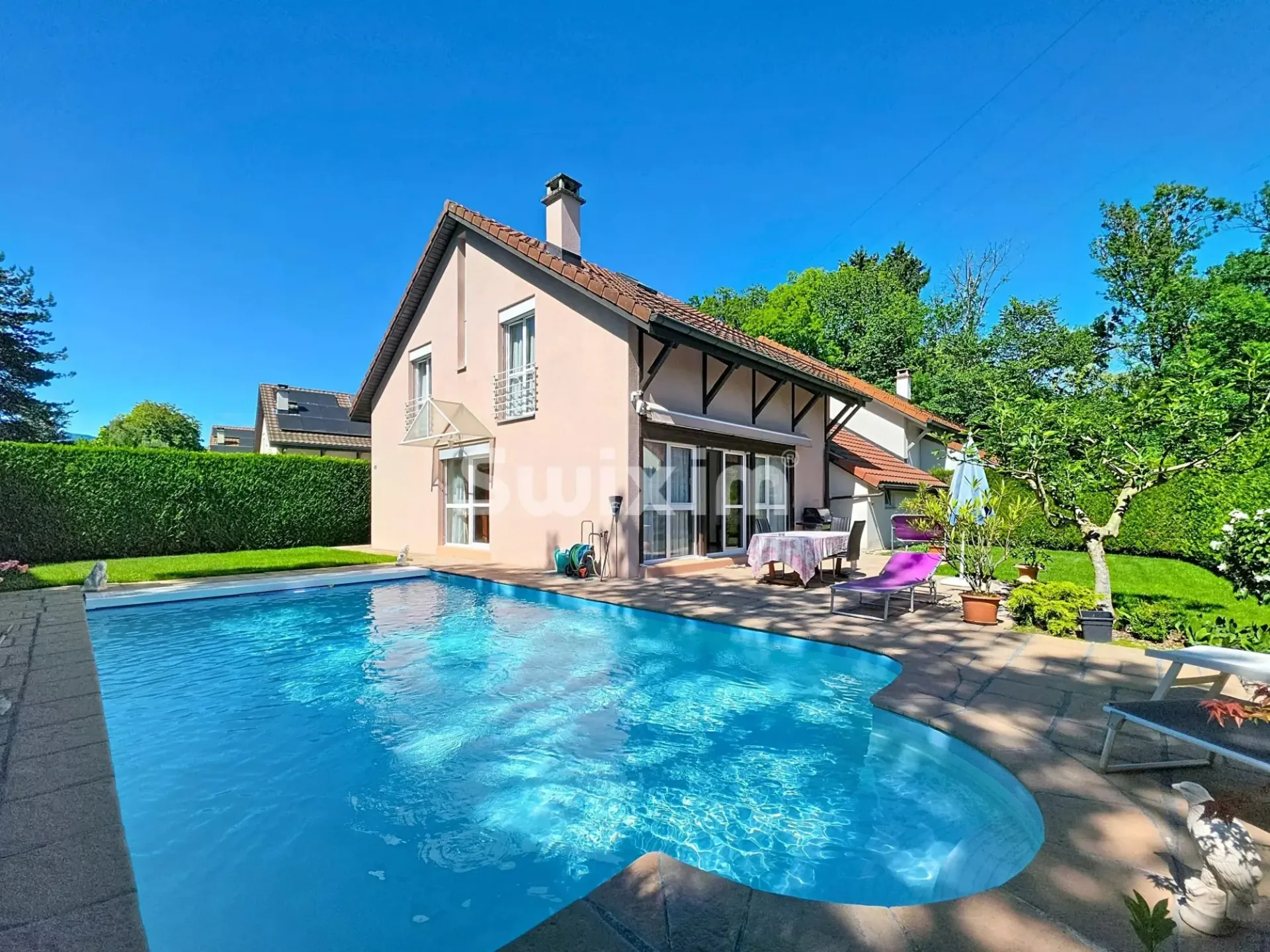 Familienvilla mit Pool