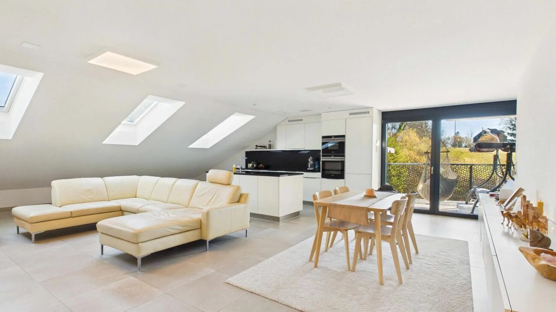 Komfort, Klasse und Charme: 5.5-Zimmer-Dach-Maisonette in Ottenbach