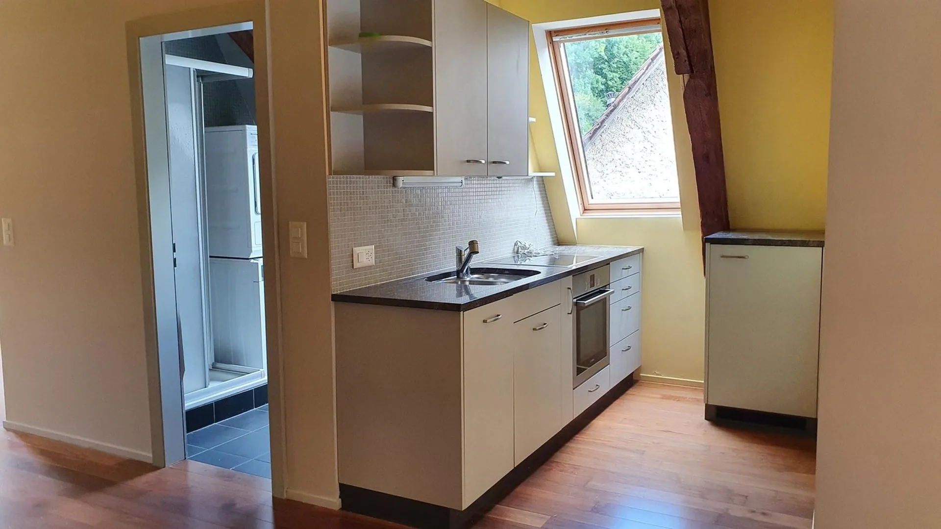 Platz der Kollegialkirche 2, Valangin - 2-Zimmer-Wohnung im 3. Stock