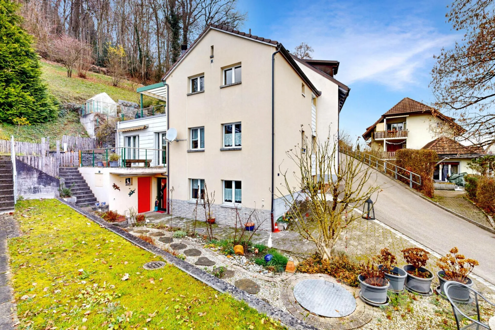 Grosszügiges EFH mit Einliegerwohnung und Weitsicht