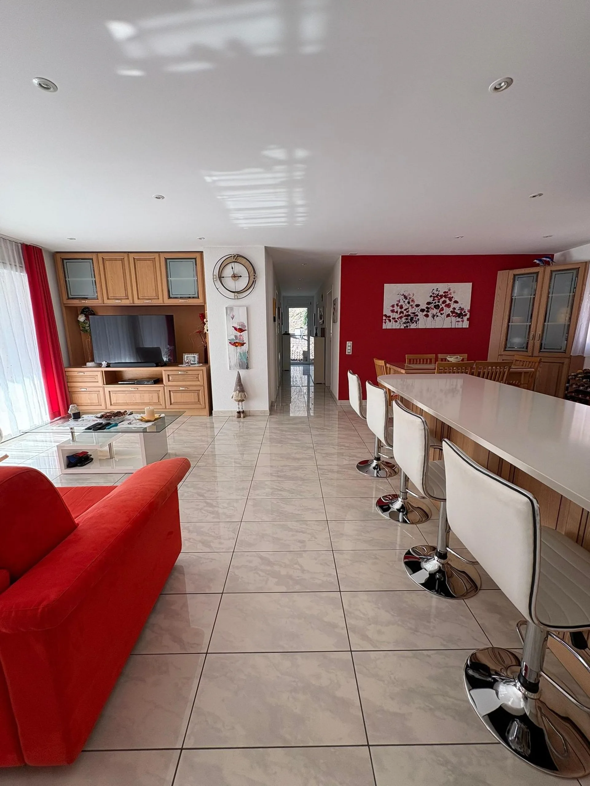Eleganz und Ruhe: 5.5 Zimmer in Grono mit Blick auf das Land!