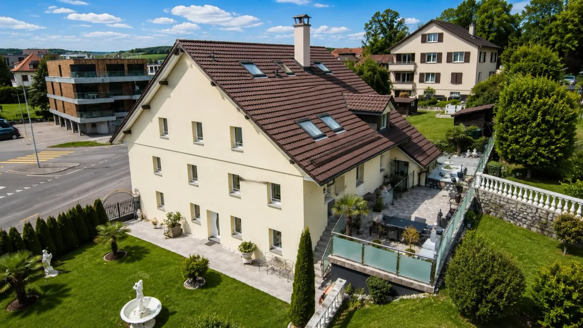 Eigenschaft mit Charakter, bestehend aus 3 Wohnungen – 393 m² Wohnfläche in Romont