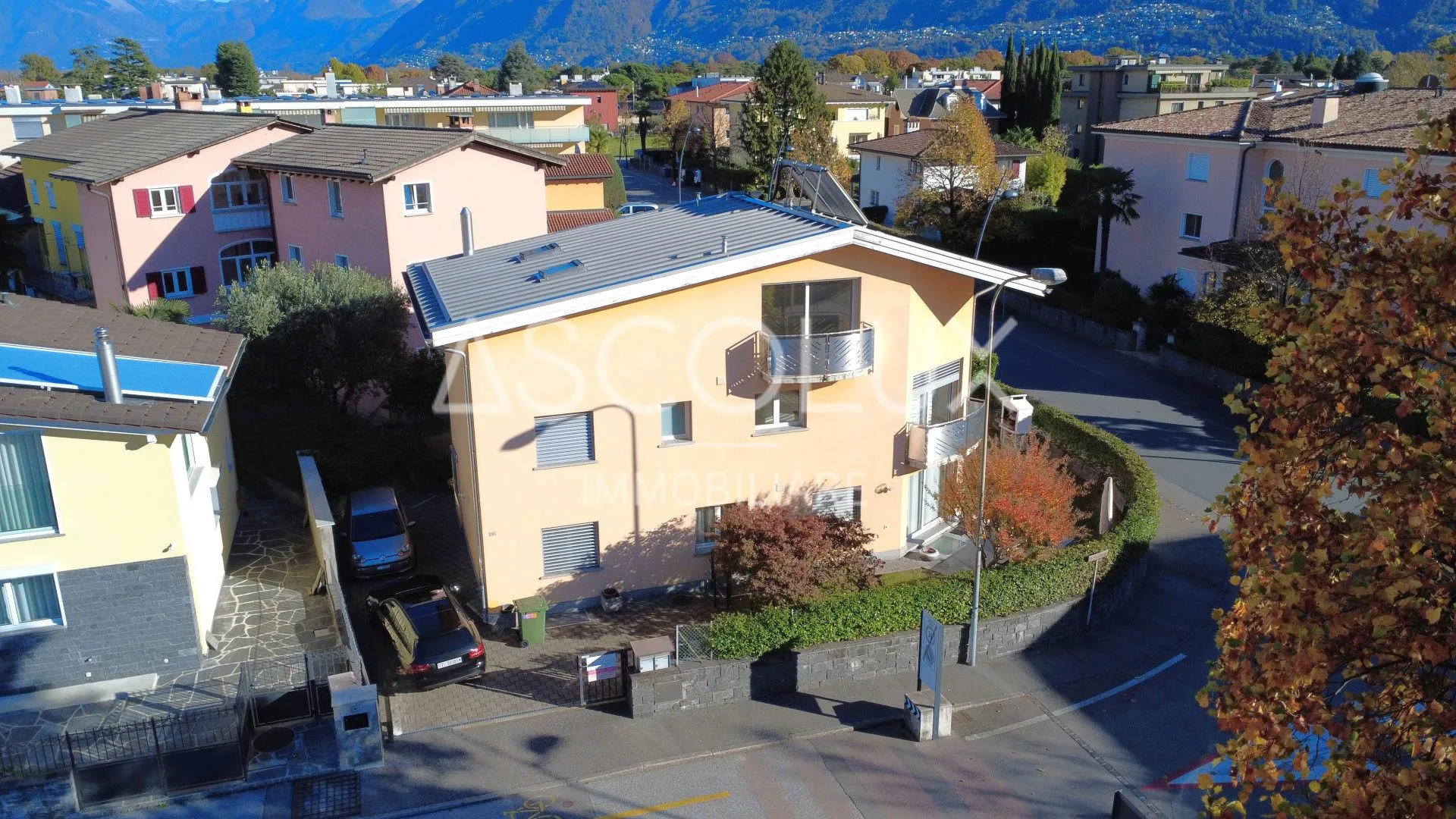 Casa bifamiliare con appartamenti di 3.5 & 4.5 locali indipendenti ...