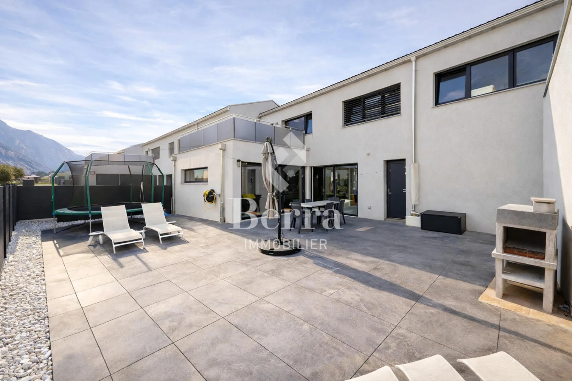 Umfassende Terrasse & hochwertige Ausführung