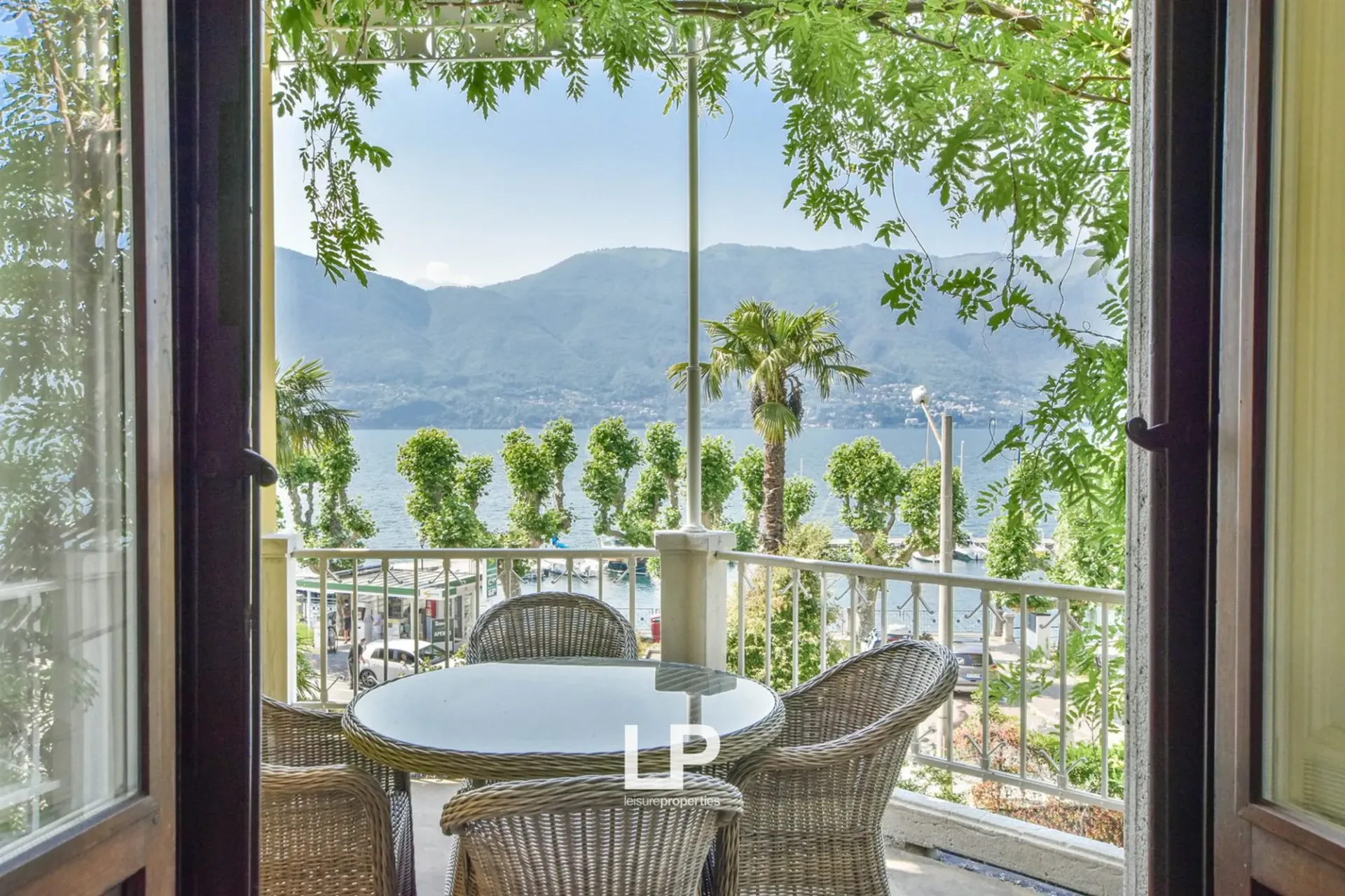 CHARMANTE JUGENDSTIL-VILLA AM LAGO MAGGIORE