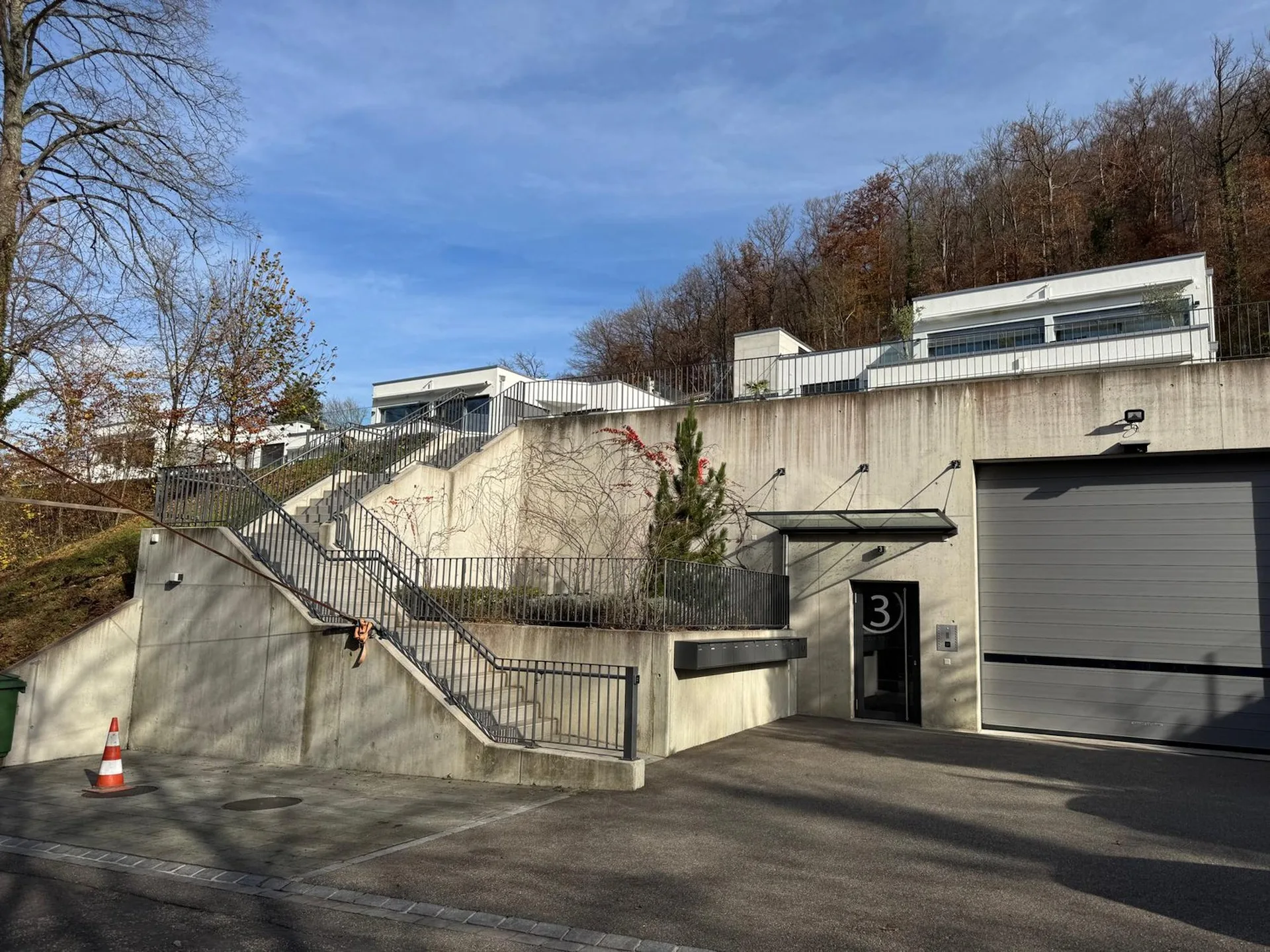 5.5-Z-WHG NWFL 162 m2 mit Gartensitzpl. /Keller/Weinkeller/Technik  ca 60 m2  - in 2-Familienhaus