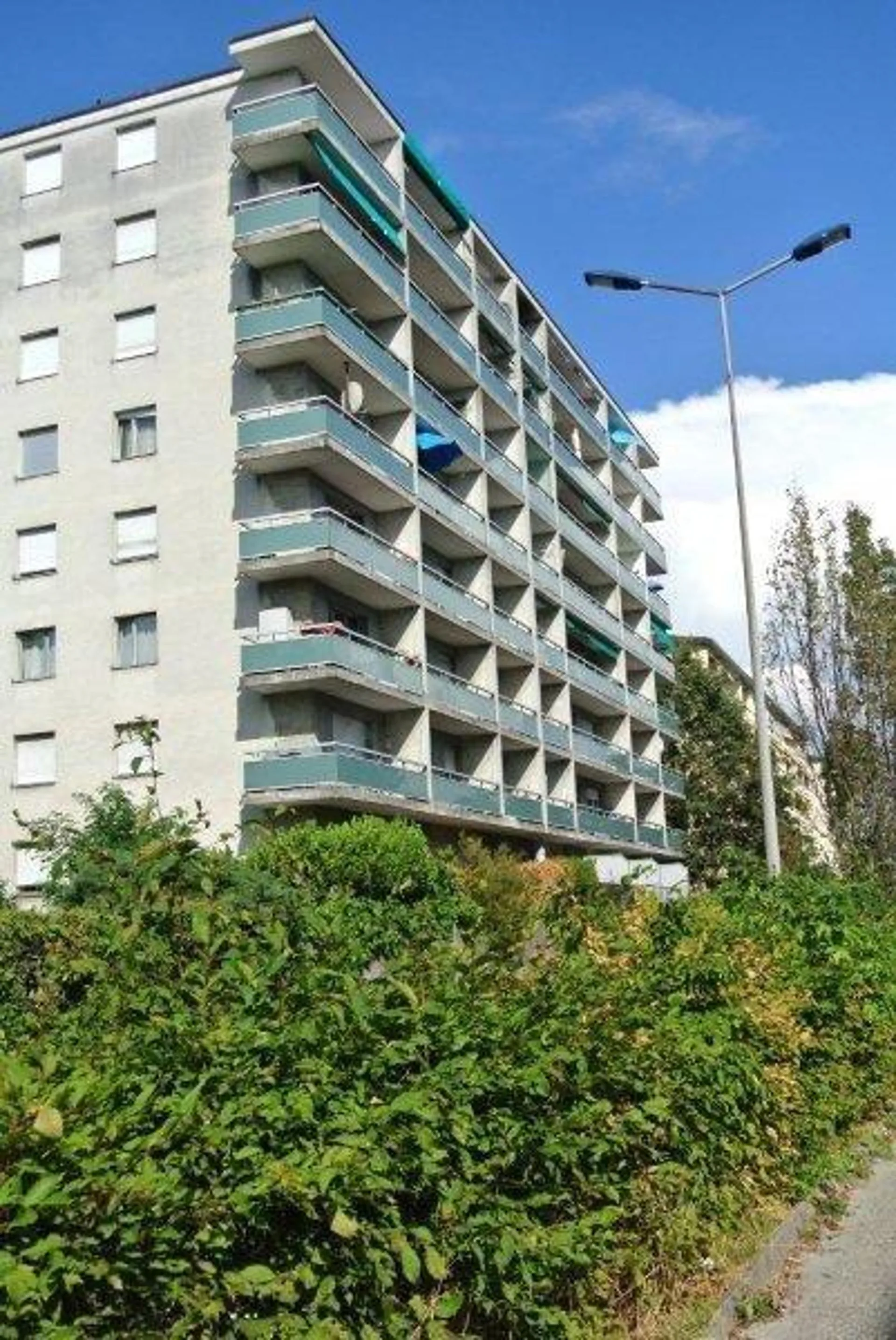 Accommodation ideally located with beautiful views of the lake.