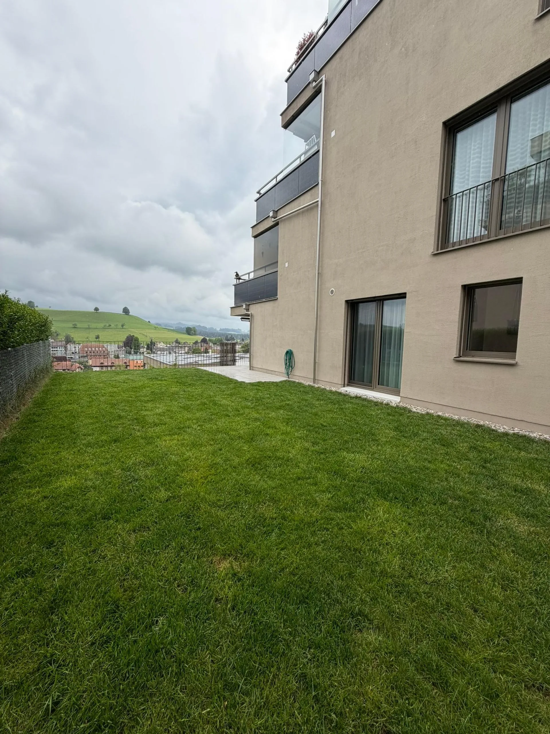 Grosse 3.5 Zimmerwohnung 92.5m2, 2 Nasszellen und 36 m2 Terrasse