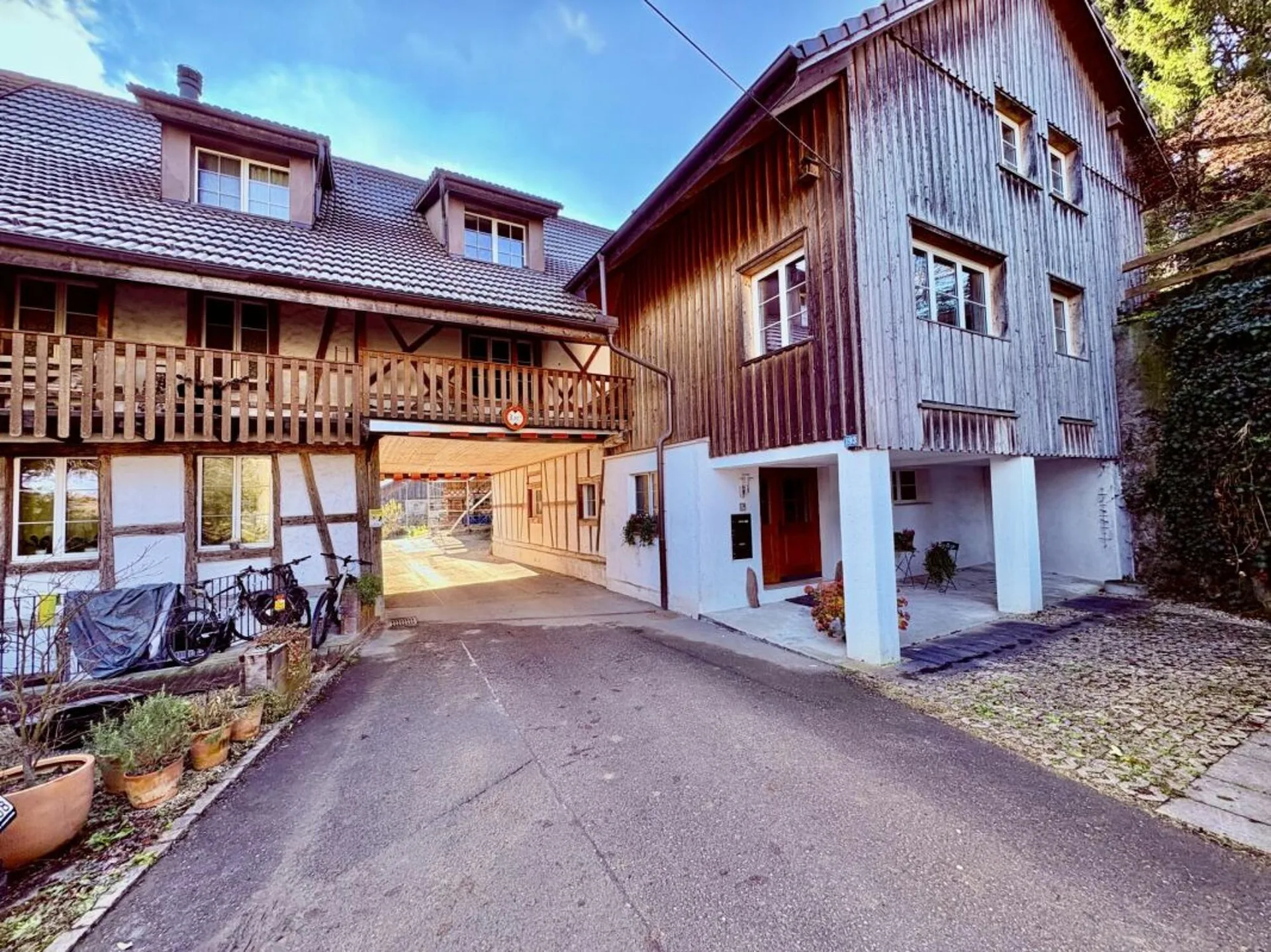Modernes Mehrfamilienhaus mit 305 m² Wohnfläche und unverbaubarer Weitsicht