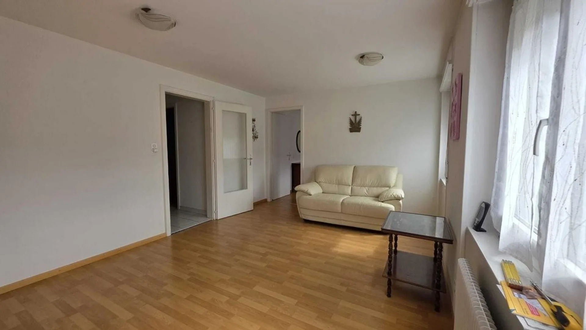Vier-Zimmer-Wohnung im ersten Stock mit Aufzug