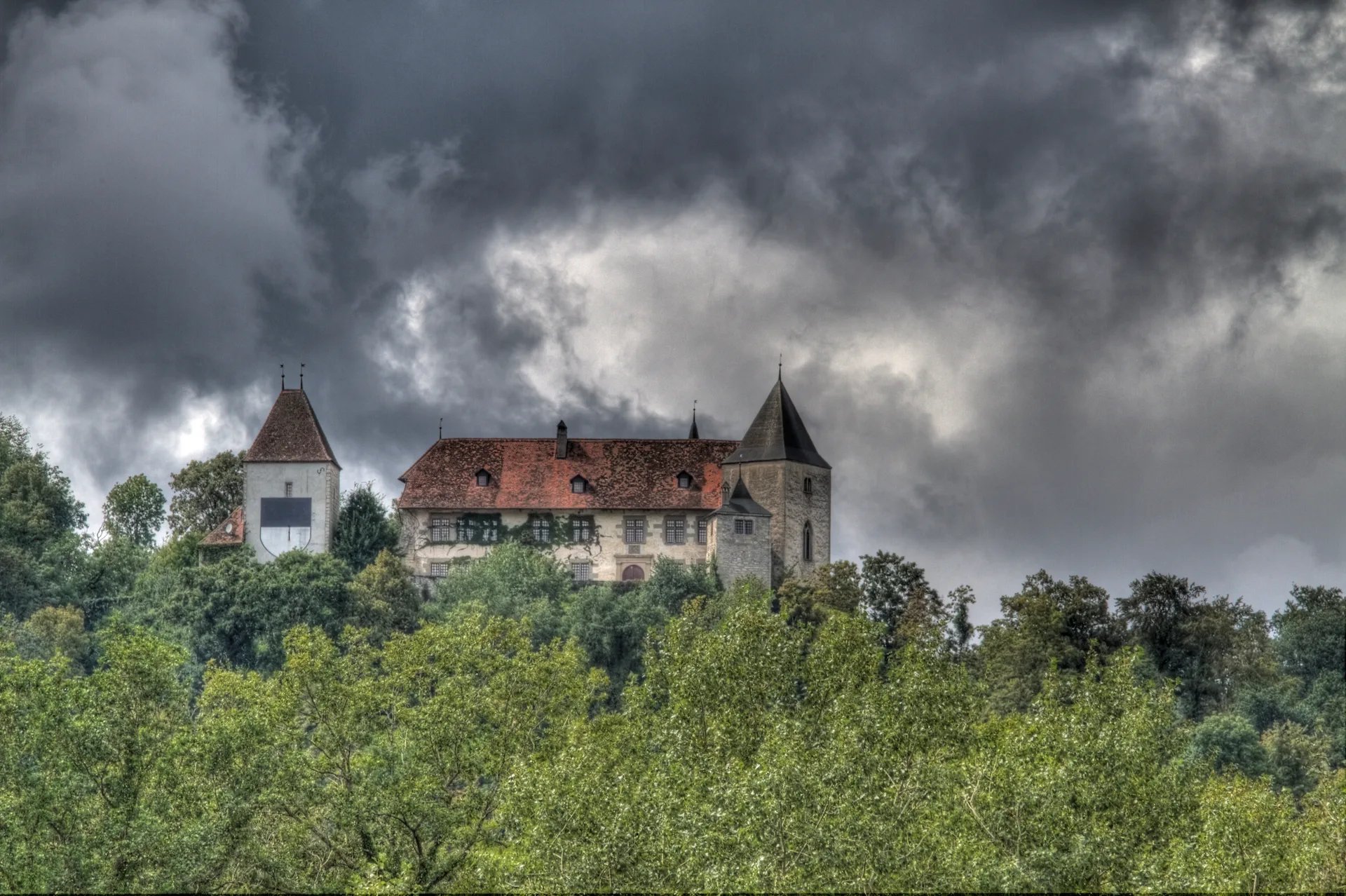 1528 Surpierre