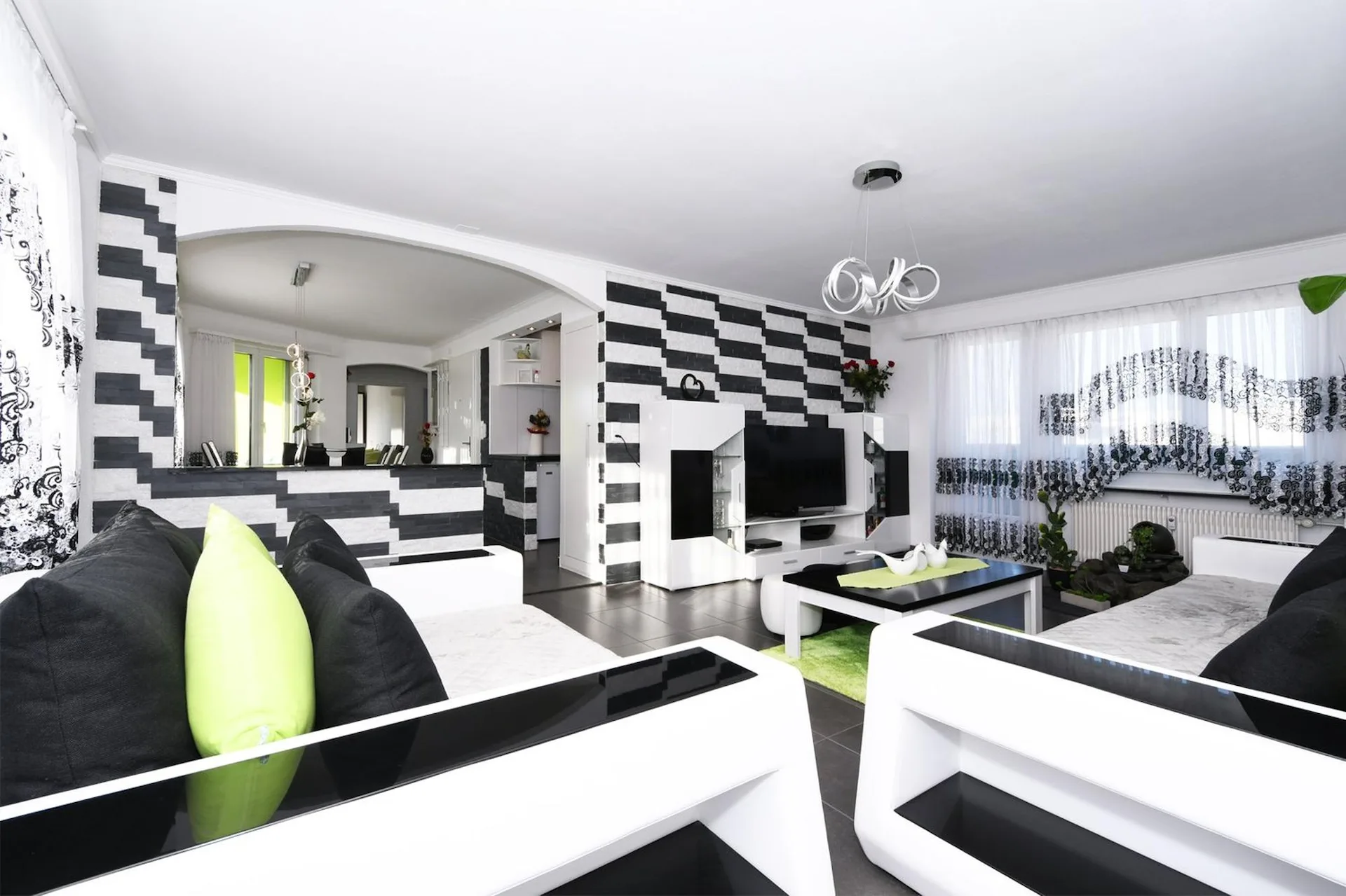 Exciting 4-room attic apartment with large terrace