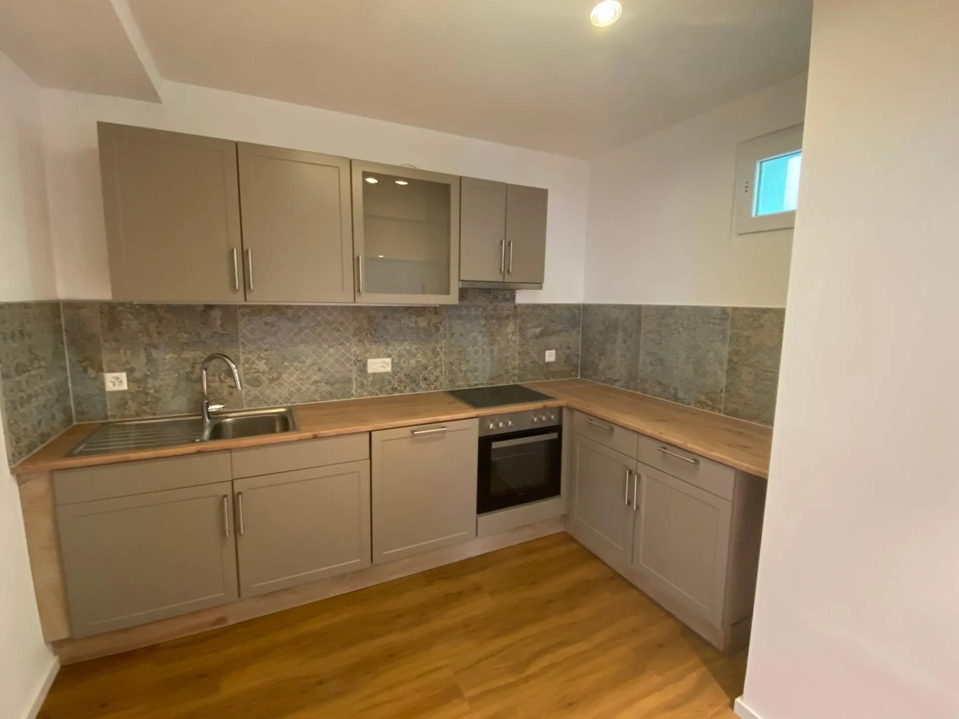 Appartement confortable et rénové de 3 pièces au cœur du village
