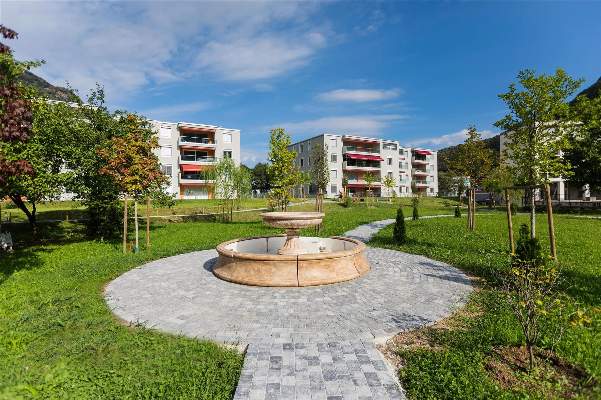 Moderno e recente appartamento con giardino