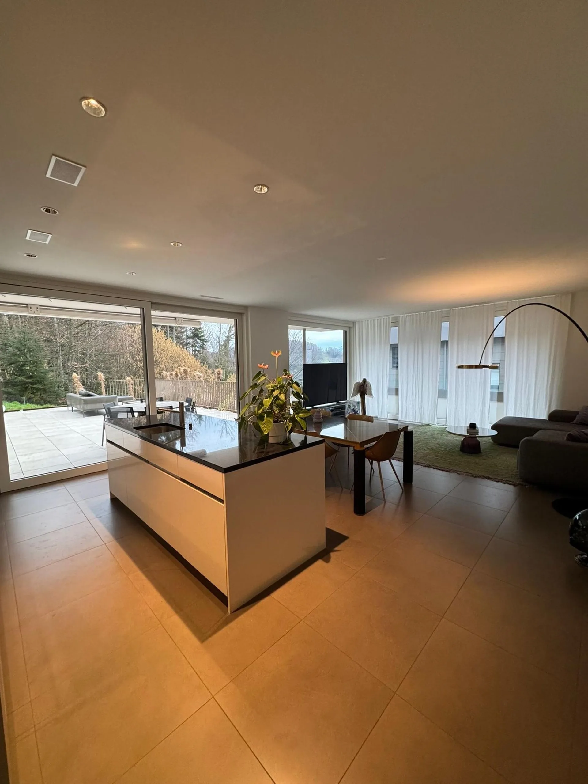 Appartamento esclusivo con terrazza di 3,5 locali con grande terrazza soleggiata a Hergiswil