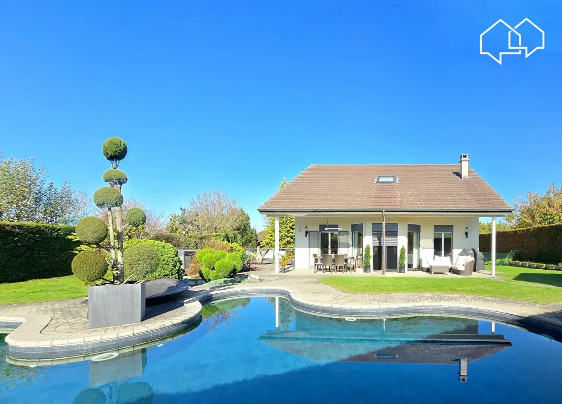 Villa individuelle de 6.5pces avec piscine dans un cadre idyillique