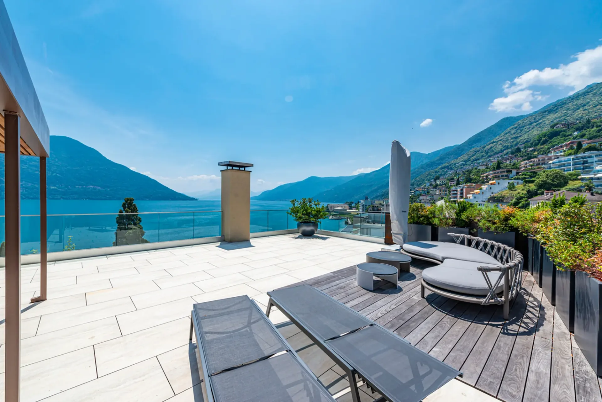 Attico-duplex arredato con vista sul Lago Maggiore
