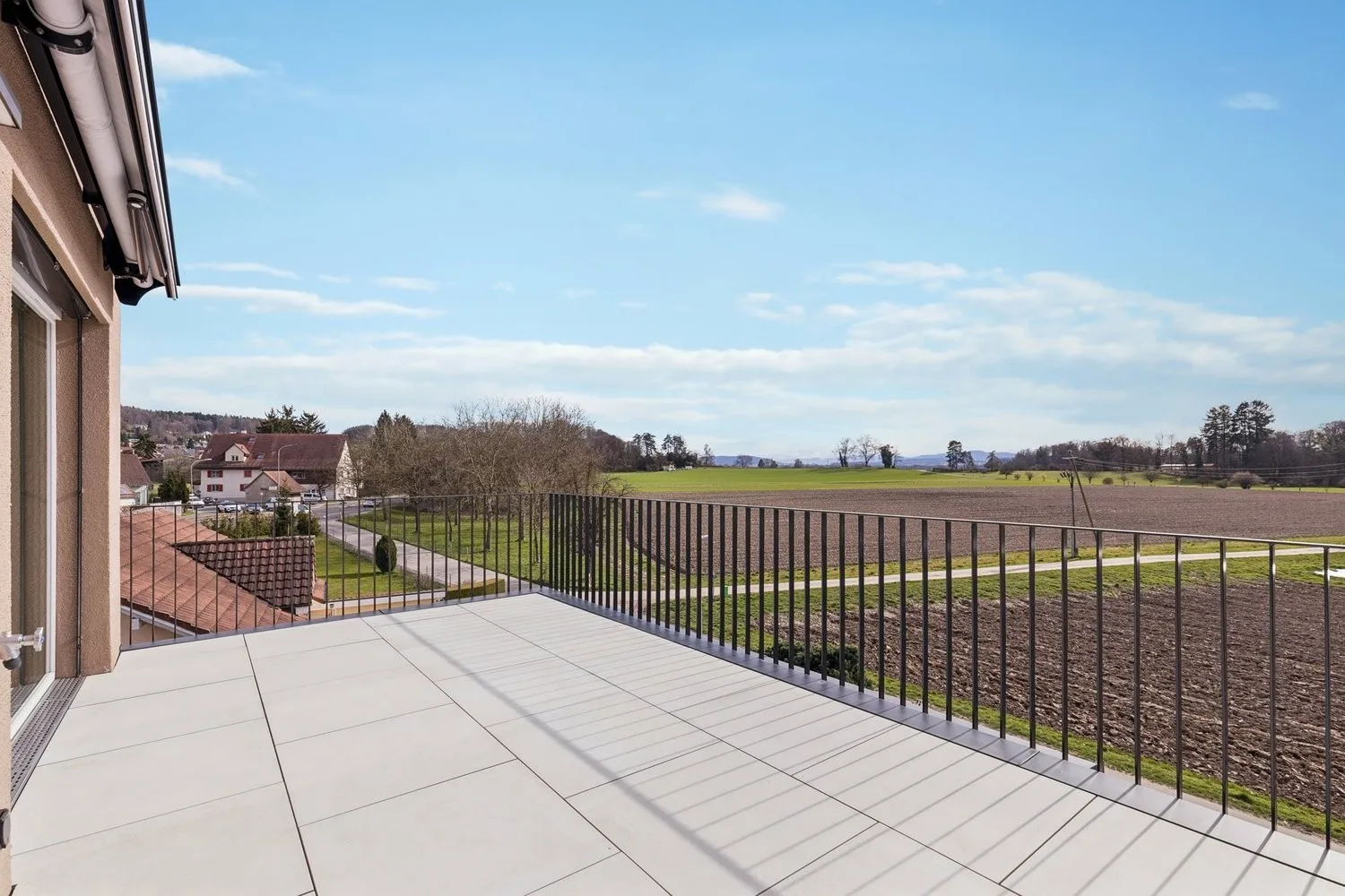 ERSTBEZUG: exklusiv Wohnen mit grosser Terrasse und Weitblick