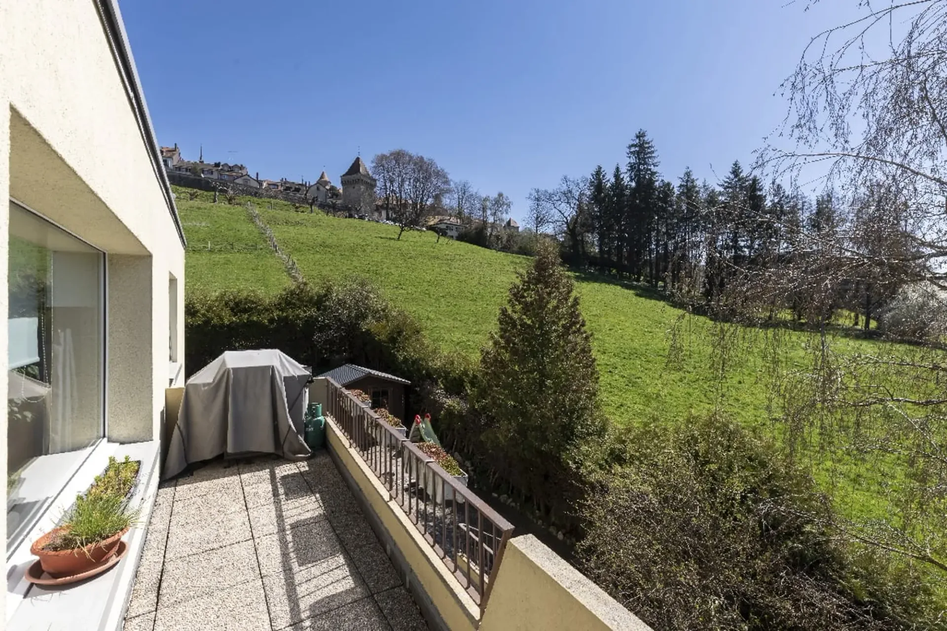 Appartement de 5 1/2 pièces au 1er étage
