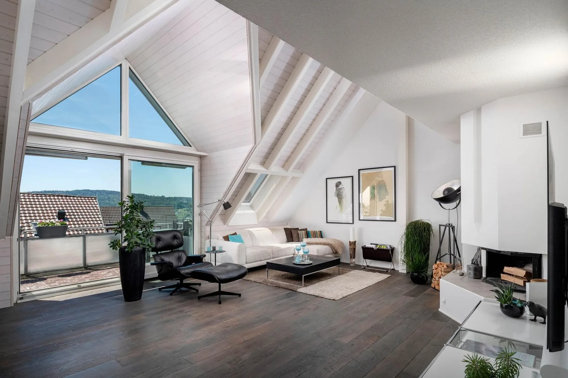 Sensational attic apartment in a preferred location!