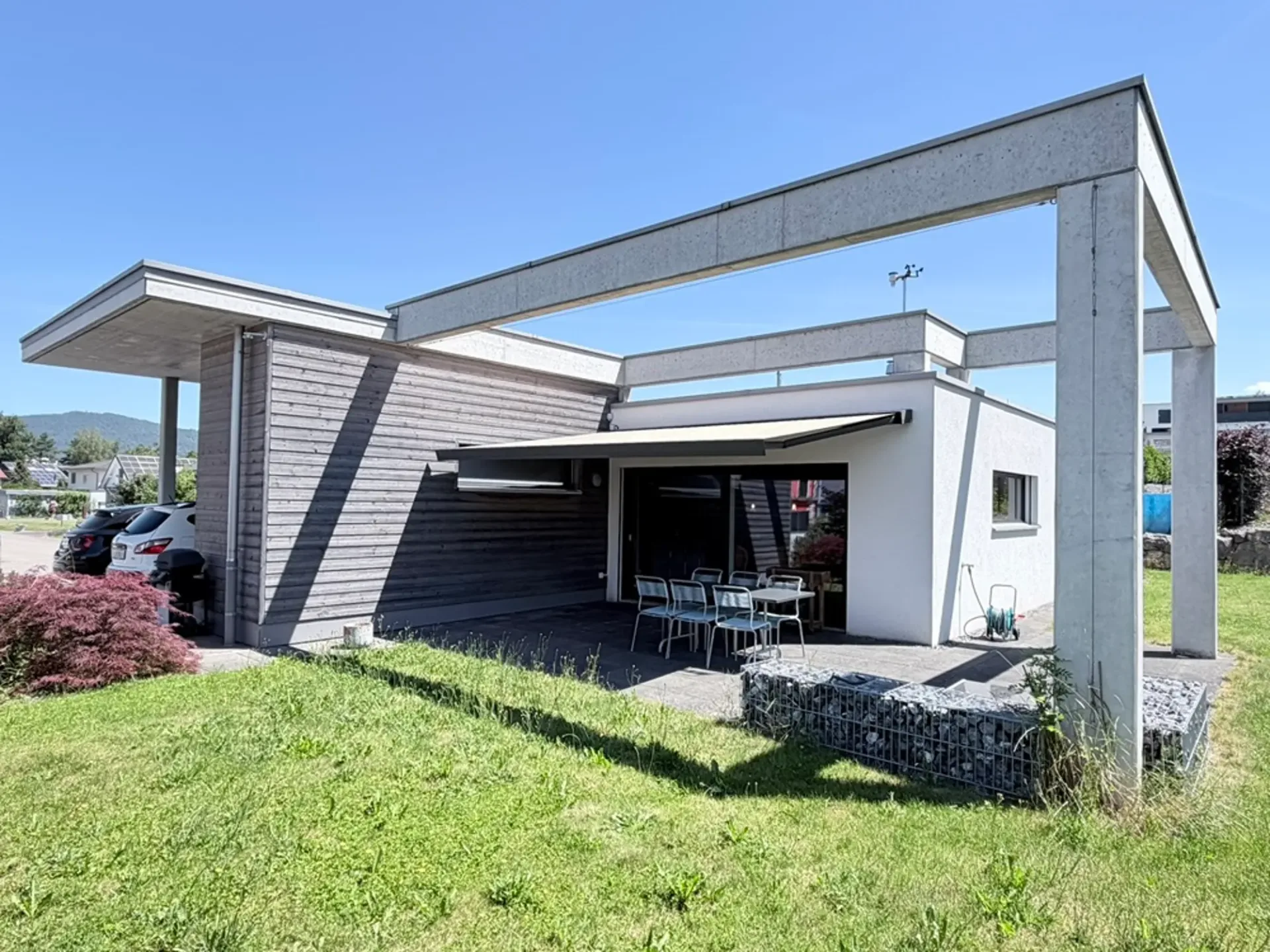Neue, geräumige, helle und moderne Dachgeschosswohnung