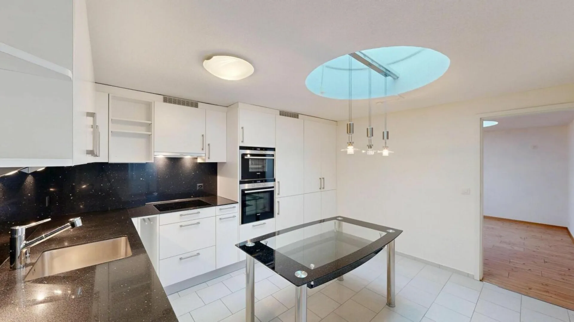 Appartement exceptionnel de 3,5 pièces avec entrée séparée et garage inclus