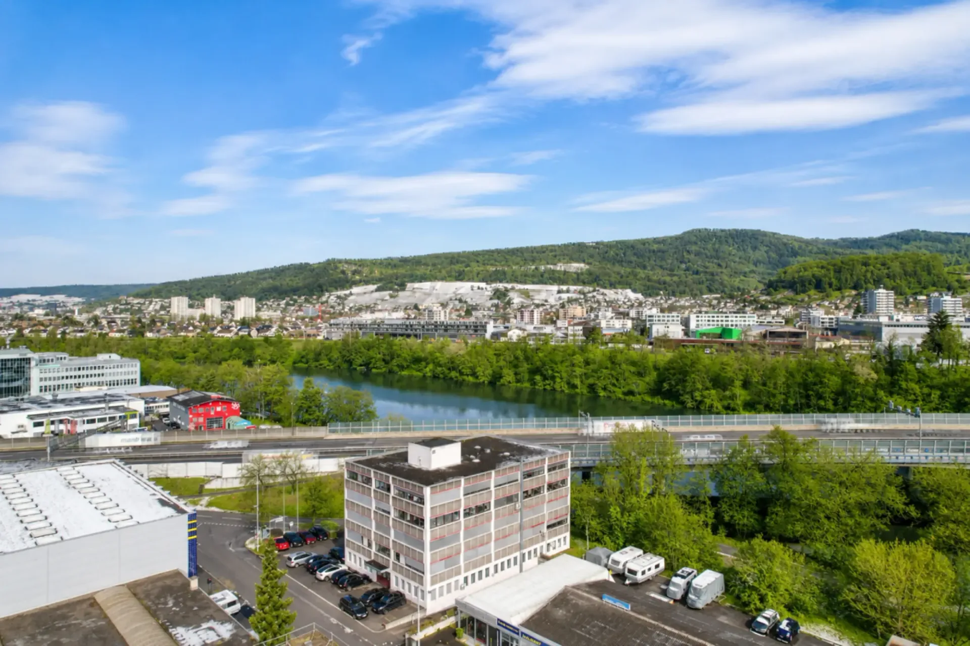 Frisch sanierte, modulare Büroflächen an bester Lage in Neuenhof - individuell ausbaubar