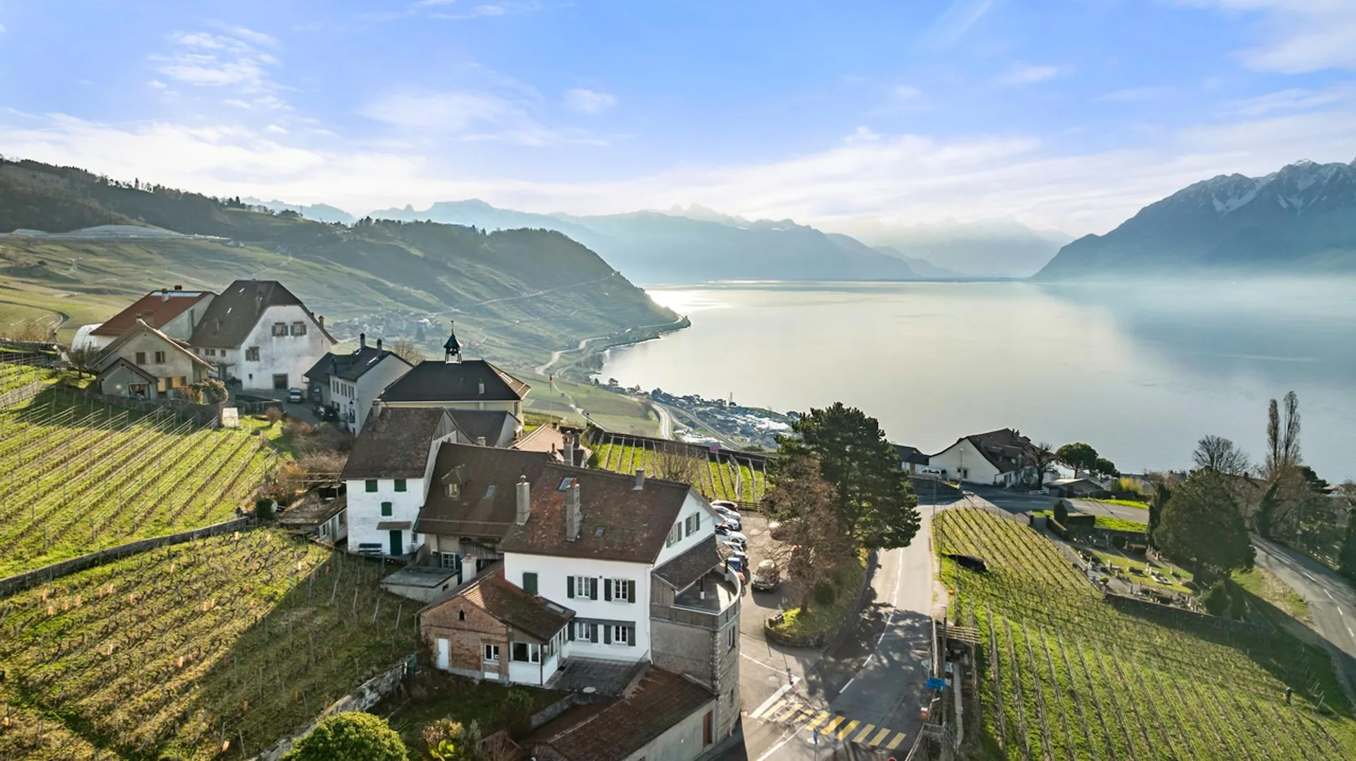 Außergewöhnliches Gebäude mit 3 Apartments und Panoramablick, Lavaux