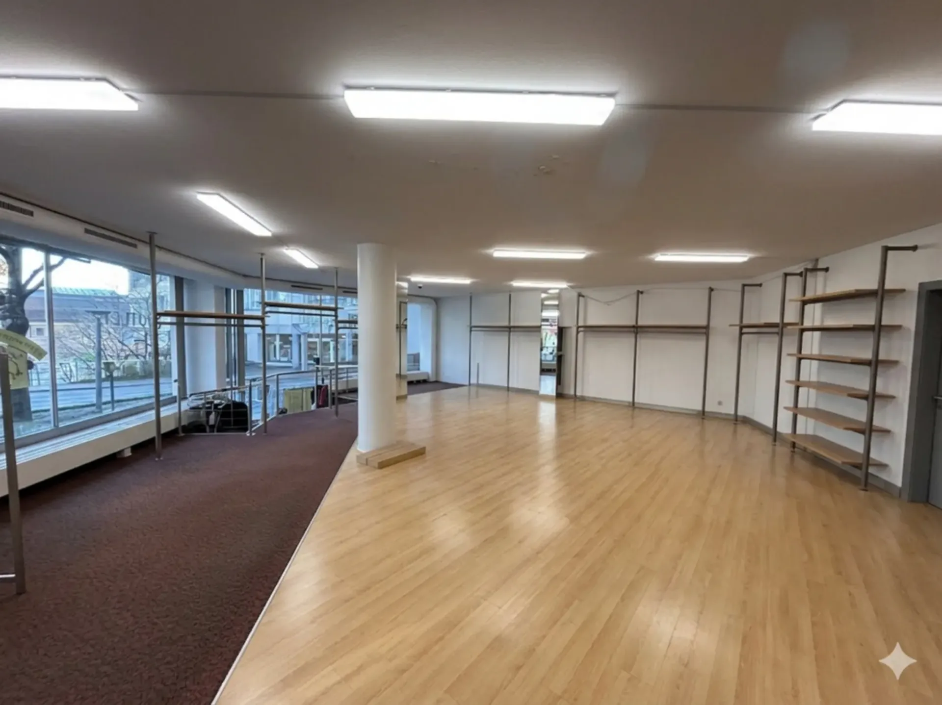 Geschäft/Büro von 357 m2 auf zwei Ebenen, zwei Schritte vom Bahnhof Lausanne entfernt
