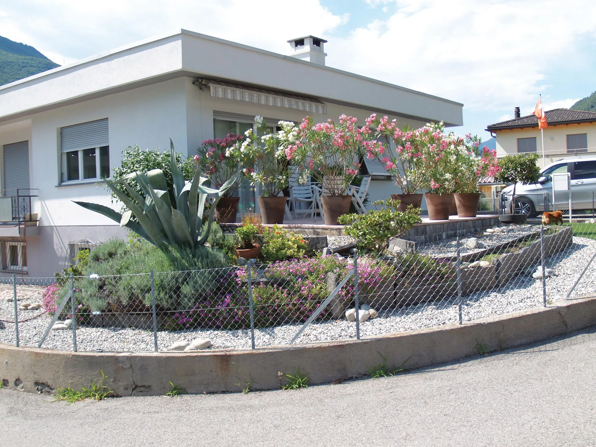 VILLETTA INDIPENDENTE 4.5 LOCALI - SPAZIOSA-CONFORT E PRIVACY