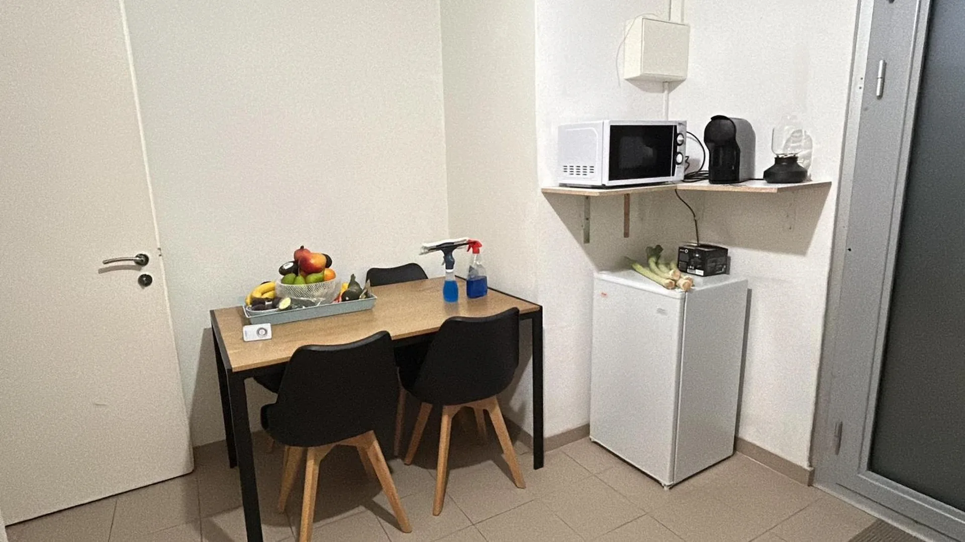 Wohnung mit 2 Zimmern in Laténa, unmöbliert