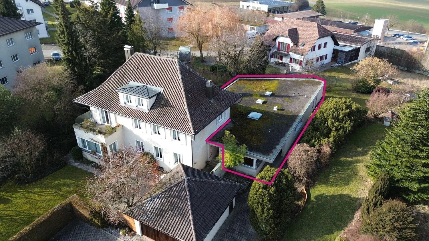 Helle Praxis-/Bürofläche 165 m² mit Parkplätzen in Wünnewil
