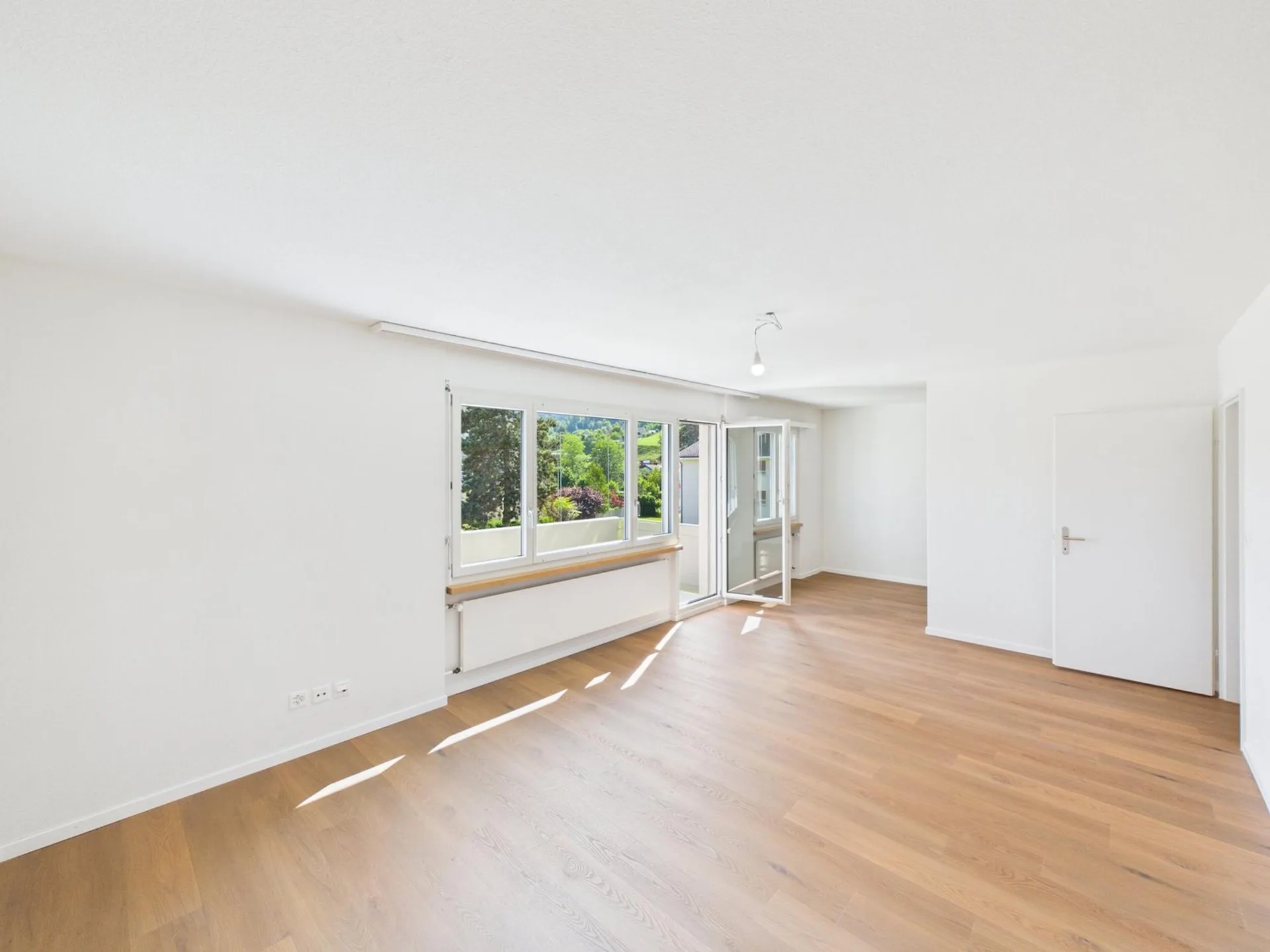 Appartement lumineux et rénové de 4,5 pièces avec balcon