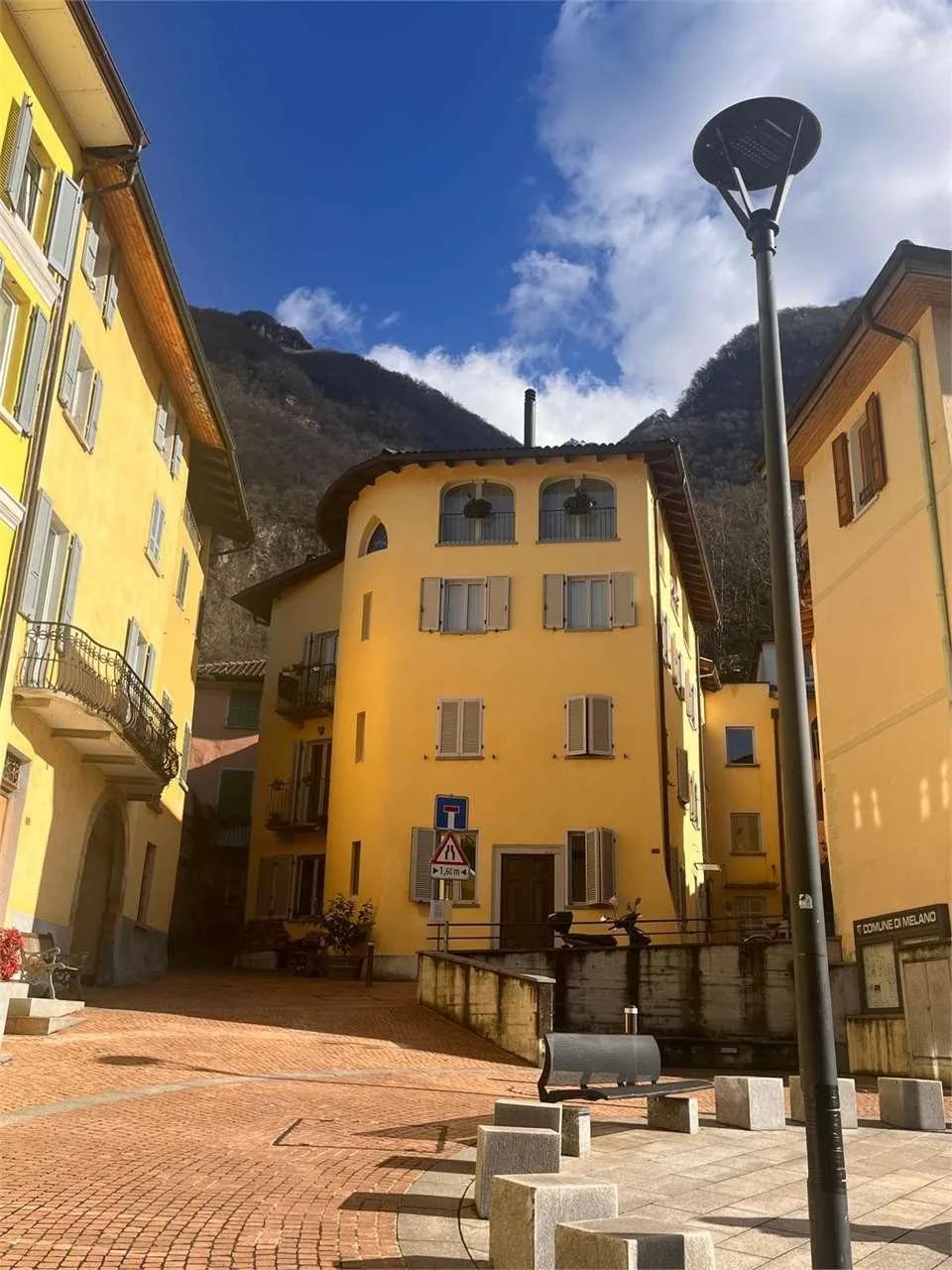 MELANO - in centro paese affittiamo un 4.5 loc. duplex