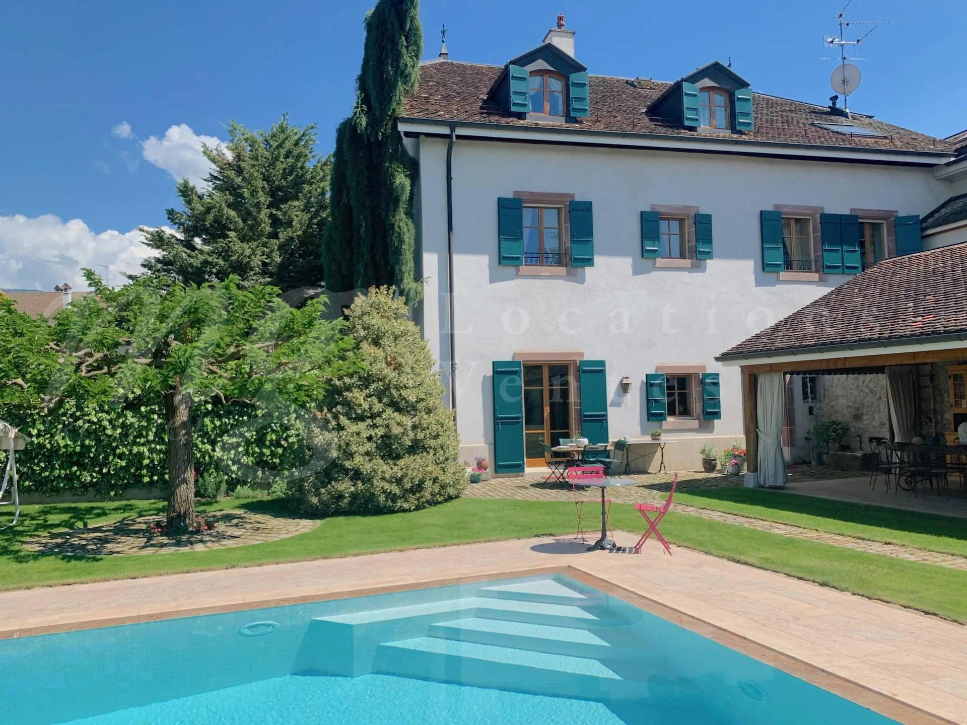 Schönes elegantes Anwesen mit privatem Garten & Pool - 8 Schlafzimmer - 3 Empfangsräume