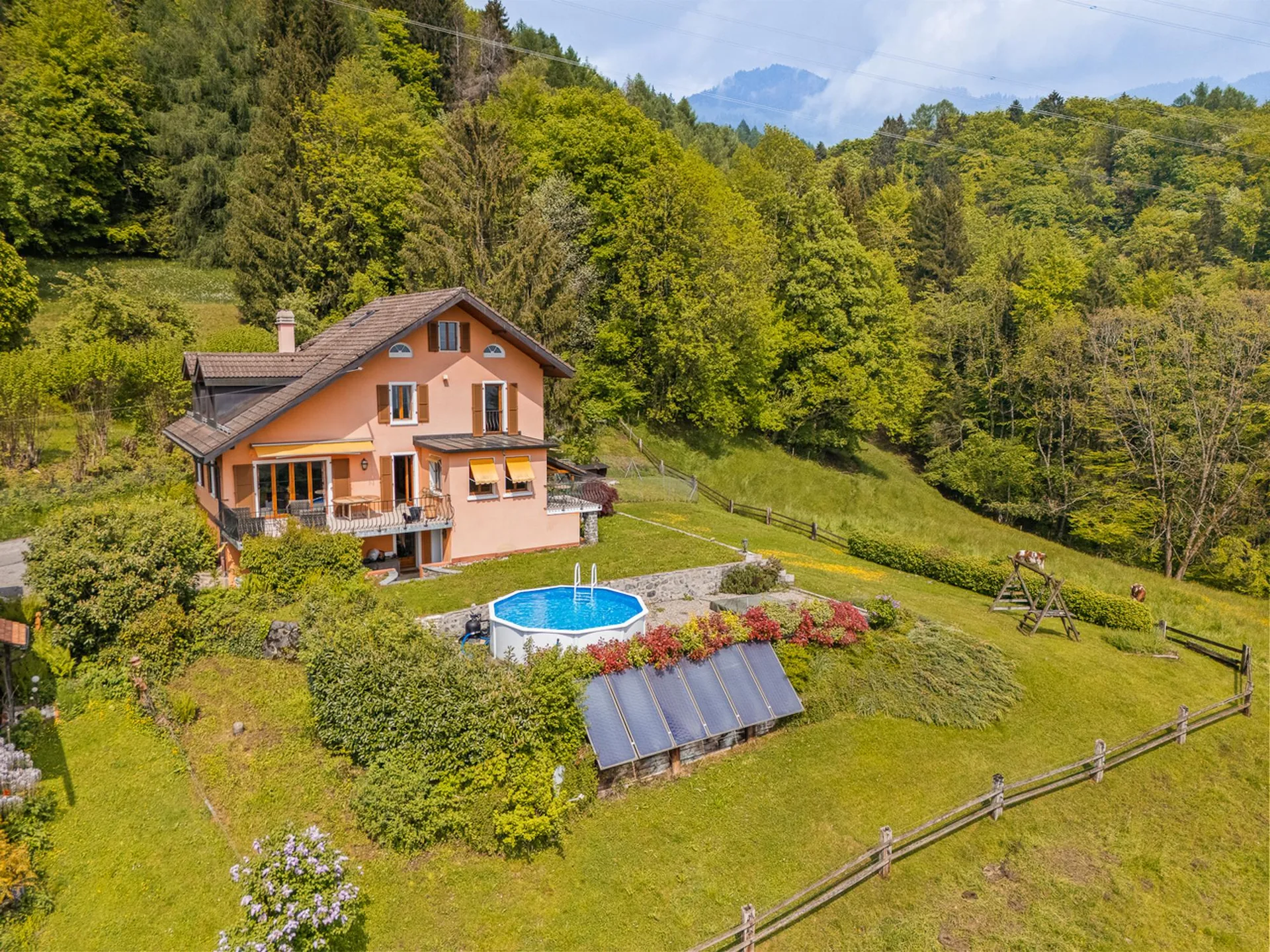 Superbe maison individuelle offrant une magnifique vue sur le lac