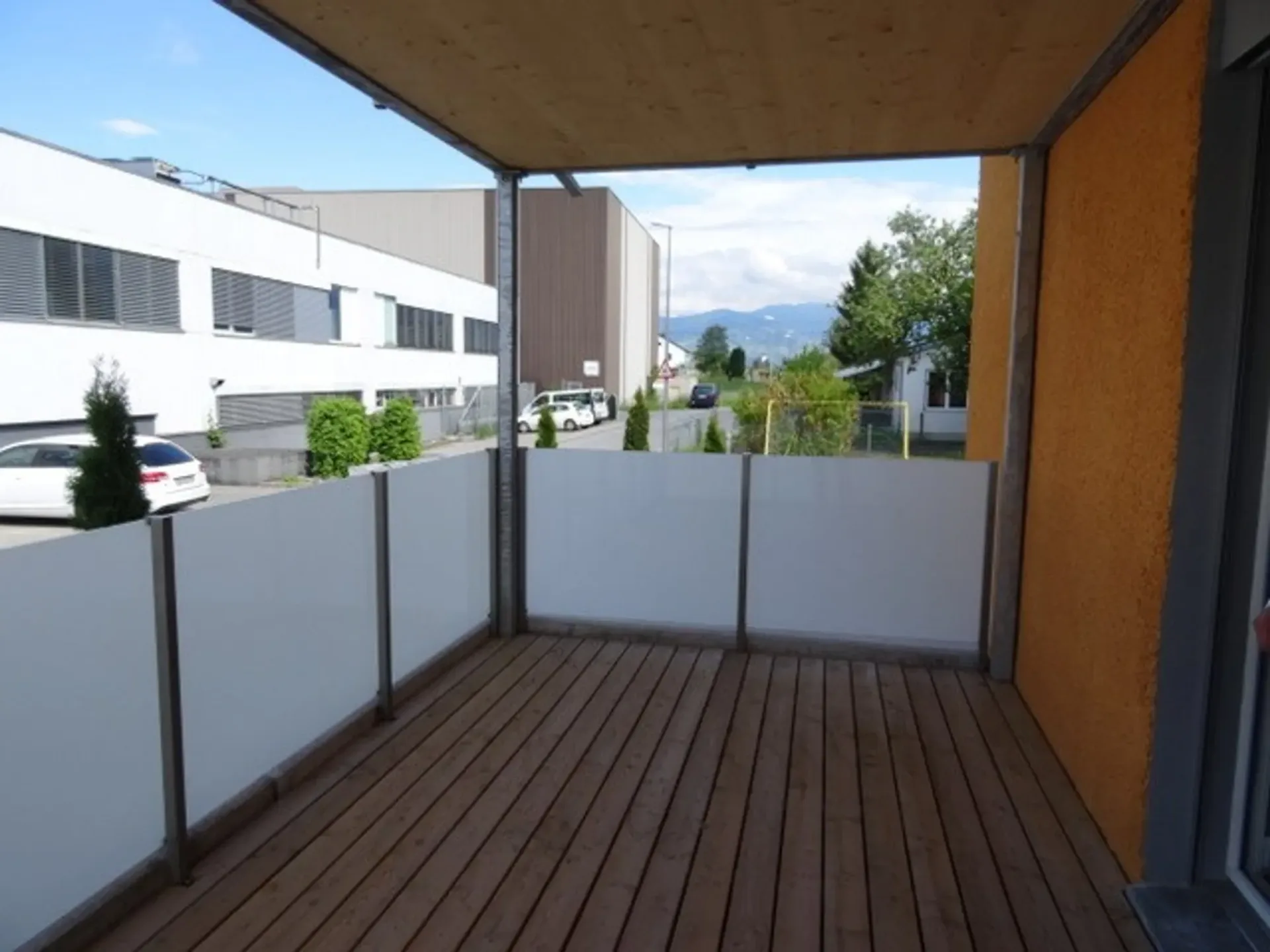 geräumige 3 ½-Zi-Wohnung mit grossem Balkon
