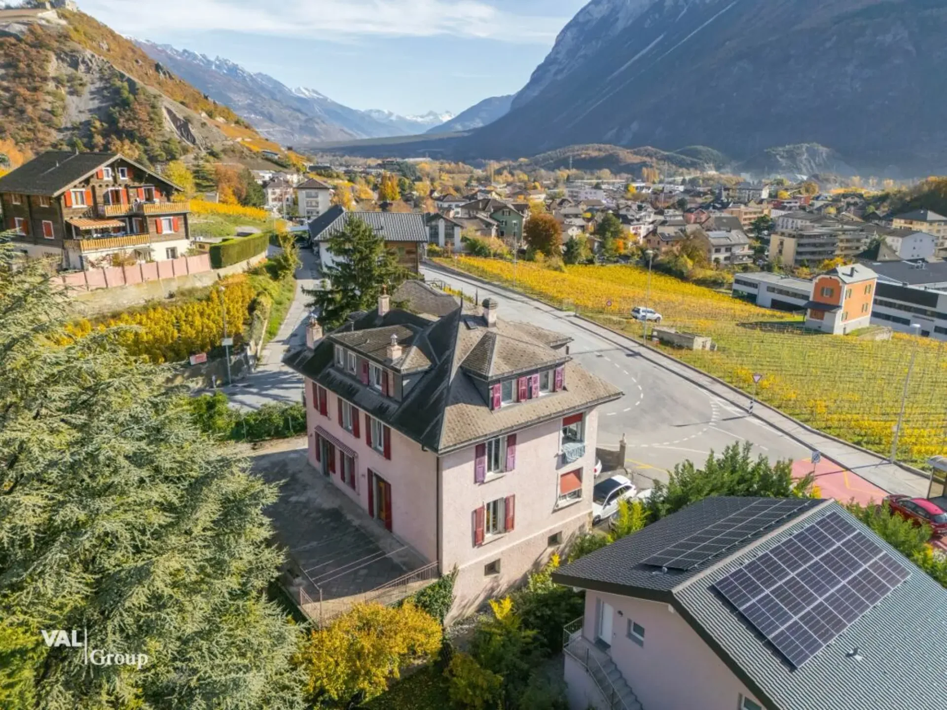 Zwei Apartments + Depot in einem Haus mit 3 Einheiten
