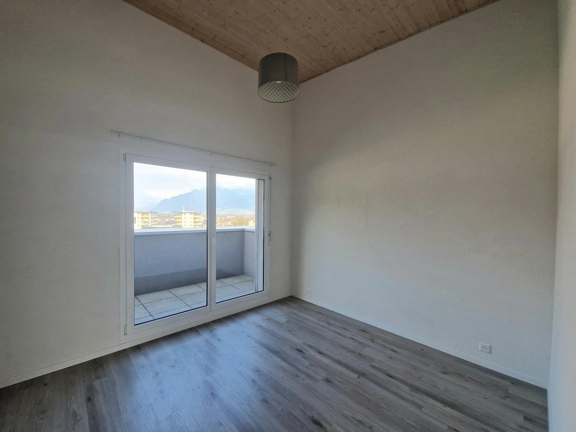 Superbe appartement en attique de 3,5 pièces à Monthey